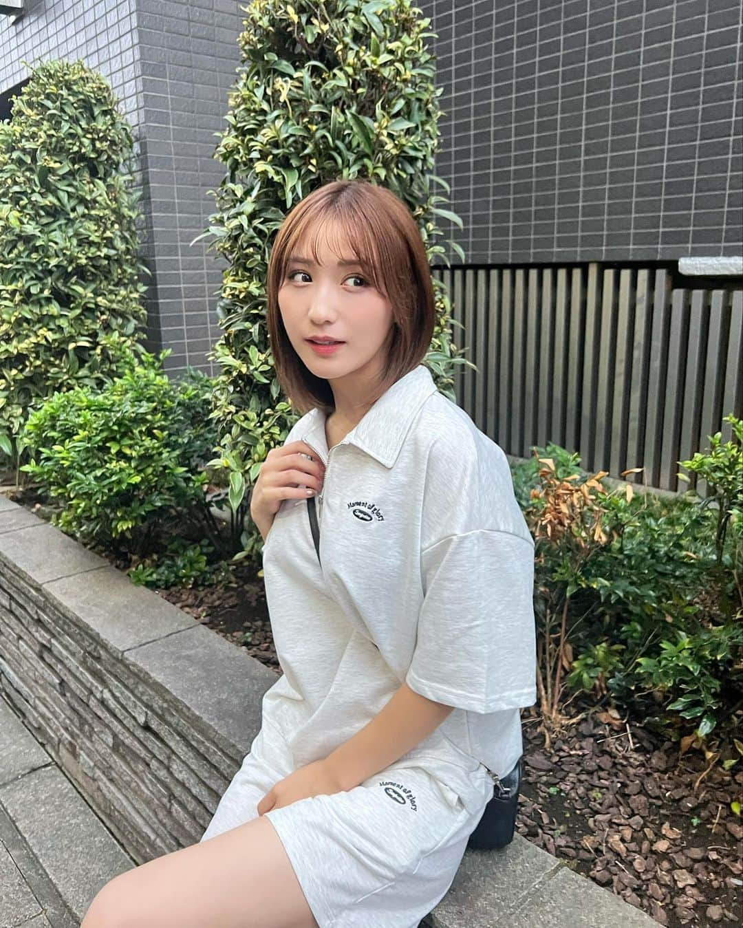 伊藤愛真さんのインスタグラム写真 - (伊藤愛真Instagram)「涼しくなってきたから 風邪ひかないようにね😌 . 散歩がしやすくなってきた❤︎」9月11日 17時29分 - __emagram