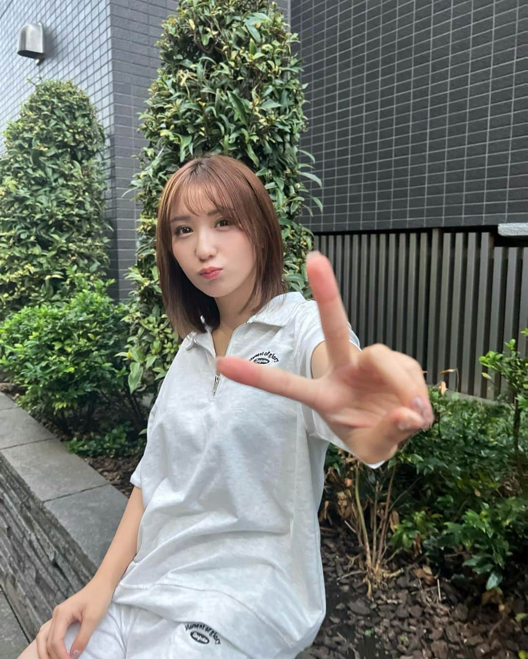 伊藤愛真さんのインスタグラム写真 - (伊藤愛真Instagram)「涼しくなってきたから 風邪ひかないようにね😌 . 散歩がしやすくなってきた❤︎」9月11日 17時29分 - __emagram