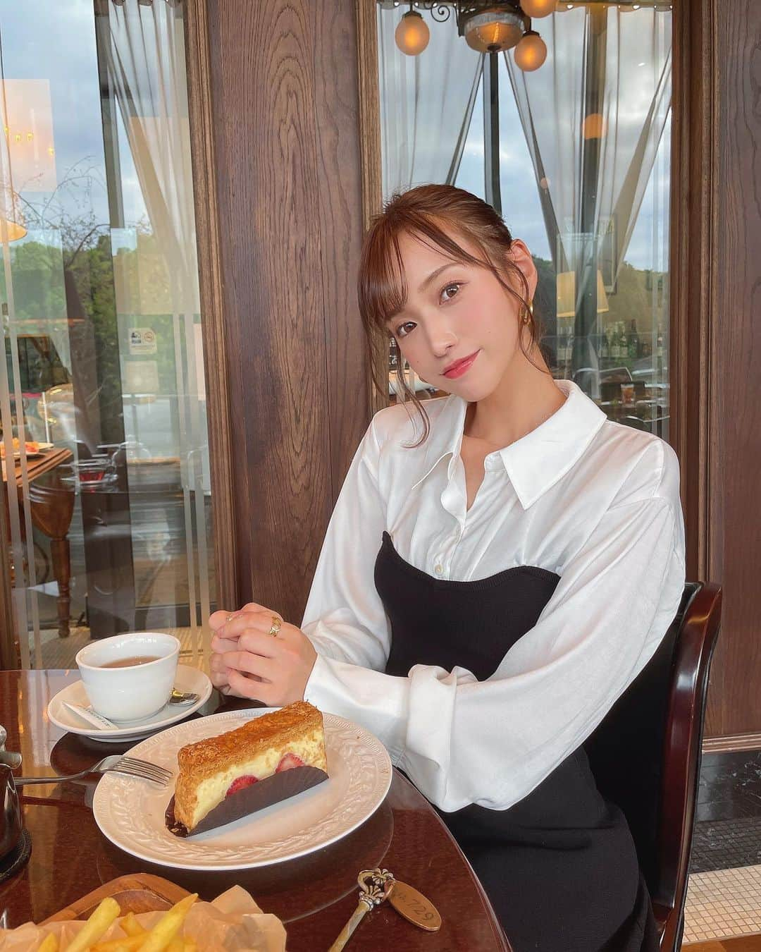 引地裕美さんのインスタグラム写真 - (引地裕美Instagram)「🫖🧁🤎  ずっと行きたかったカフェ☕️♡ @auxbacchanales_official   ワンピースは @mercuryduo_com 👗  歩くとひらっと揺れるのが可愛い💕  #mercuryduo #マーキュリーデュオ #pr  #ゆうみ服 🧺 #みんちゃんカフェ巡り  #引地裕美 #モデル #rq #レースクイーン #UMine #jpn #일본 #오오티디  #얼스타그램 #照片 #粉我  #패션스타그램 #데일리코디 #패션 #时装 #셀카」9月11日 21時04分 - yuumihikichi