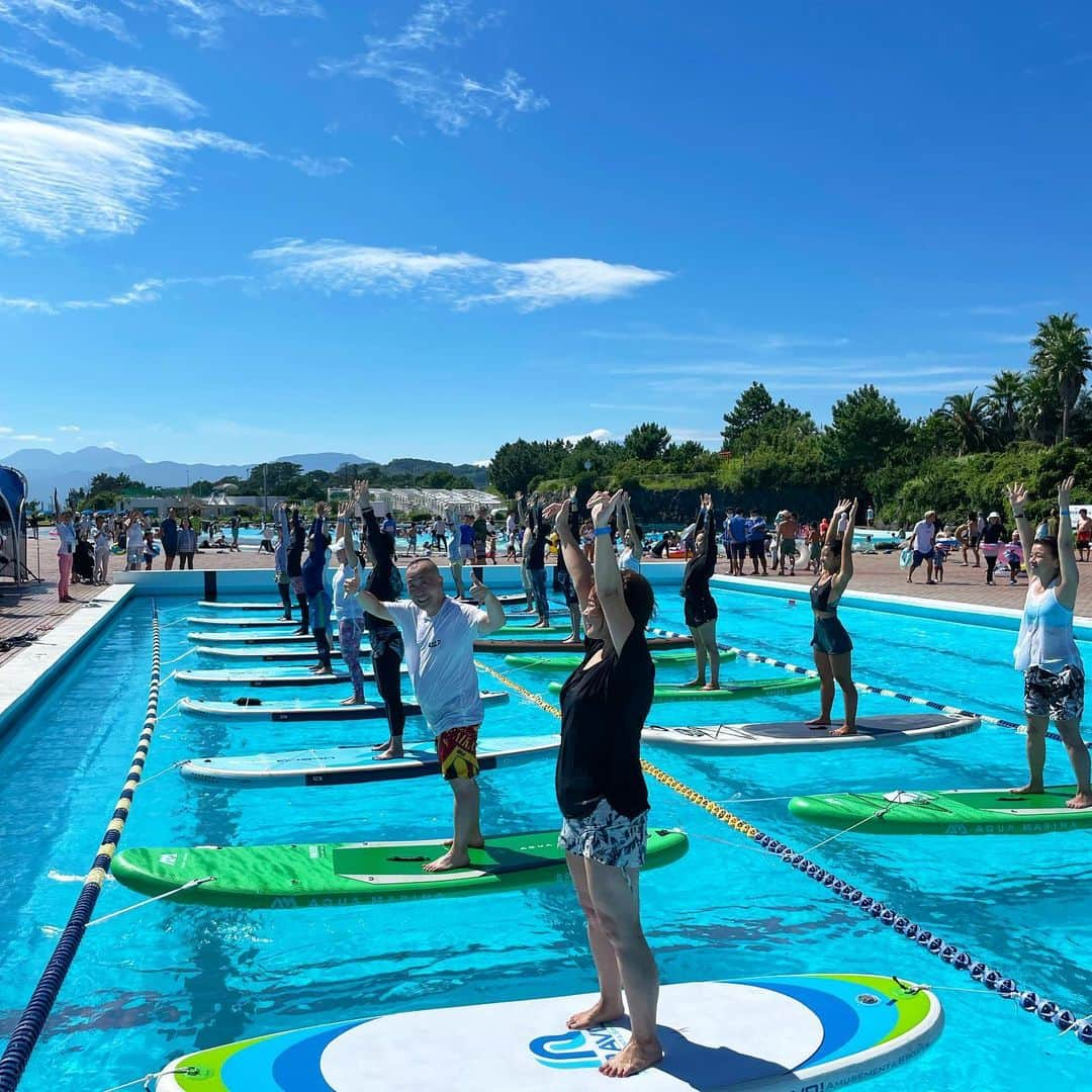 田中律子さんのインスタグラム写真 - (田中律子Instagram)「日本サップヨガ協会主催 『大磯 SUPYOGA FESTA 2022』🌞🌴🌈  最高なお天気の中🌞大磯ロングビーチ最終日に、SUPYOGAFEST無事に開催することが出来ましたーーー🏄‍♀️🌞 参加者約90人のみなさんが、ゲラゲラ笑って落ちて、プルプルしながら落ちて、最後はビショビショになりながら、『楽しかったーーー😂』って最幸な笑顔で感想を伝えてくれて、3年ぶりにこのSUPYOGAFESTAを開催してホントに良かったと思いました💛  参加してくれたみなさま✨ 全国から集まってくれた日本サップヨガ協会公認インストラクターのみんな、そして会場を毎回快くおかしくださる大磯ロングビーチのみなさま✨本当にありがとうございました🙏🌈🌴💛🌞  また来年も大磯ロングビーチにて、SUPYOGAFESTA開催するので、また遊びに来て下さいねー💛  日本サップヨガ協会理事長田中律子  #日本サップヨガ協会  #大磯ロングビーチ #supyogafesta  #supyoga  #3年ぶり開催  #みんなありがとう」9月12日 8時53分 - ri2kotanaka