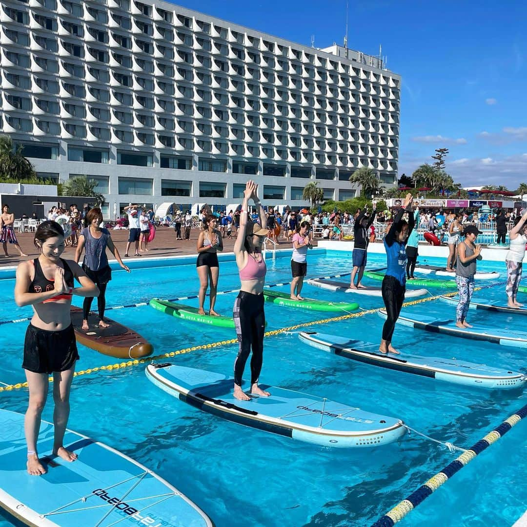 田中律子さんのインスタグラム写真 - (田中律子Instagram)「日本サップヨガ協会主催 『大磯 SUPYOGA FESTA 2022』🌞🌴🌈  最高なお天気の中🌞大磯ロングビーチ最終日に、SUPYOGAFEST無事に開催することが出来ましたーーー🏄‍♀️🌞 参加者約90人のみなさんが、ゲラゲラ笑って落ちて、プルプルしながら落ちて、最後はビショビショになりながら、『楽しかったーーー😂』って最幸な笑顔で感想を伝えてくれて、3年ぶりにこのSUPYOGAFESTAを開催してホントに良かったと思いました💛  参加してくれたみなさま✨ 全国から集まってくれた日本サップヨガ協会公認インストラクターのみんな、そして会場を毎回快くおかしくださる大磯ロングビーチのみなさま✨本当にありがとうございました🙏🌈🌴💛🌞  また来年も大磯ロングビーチにて、SUPYOGAFESTA開催するので、また遊びに来て下さいねー💛  日本サップヨガ協会理事長田中律子  #日本サップヨガ協会  #大磯ロングビーチ #supyogafesta  #supyoga  #3年ぶり開催  #みんなありがとう」9月12日 8時53分 - ri2kotanaka