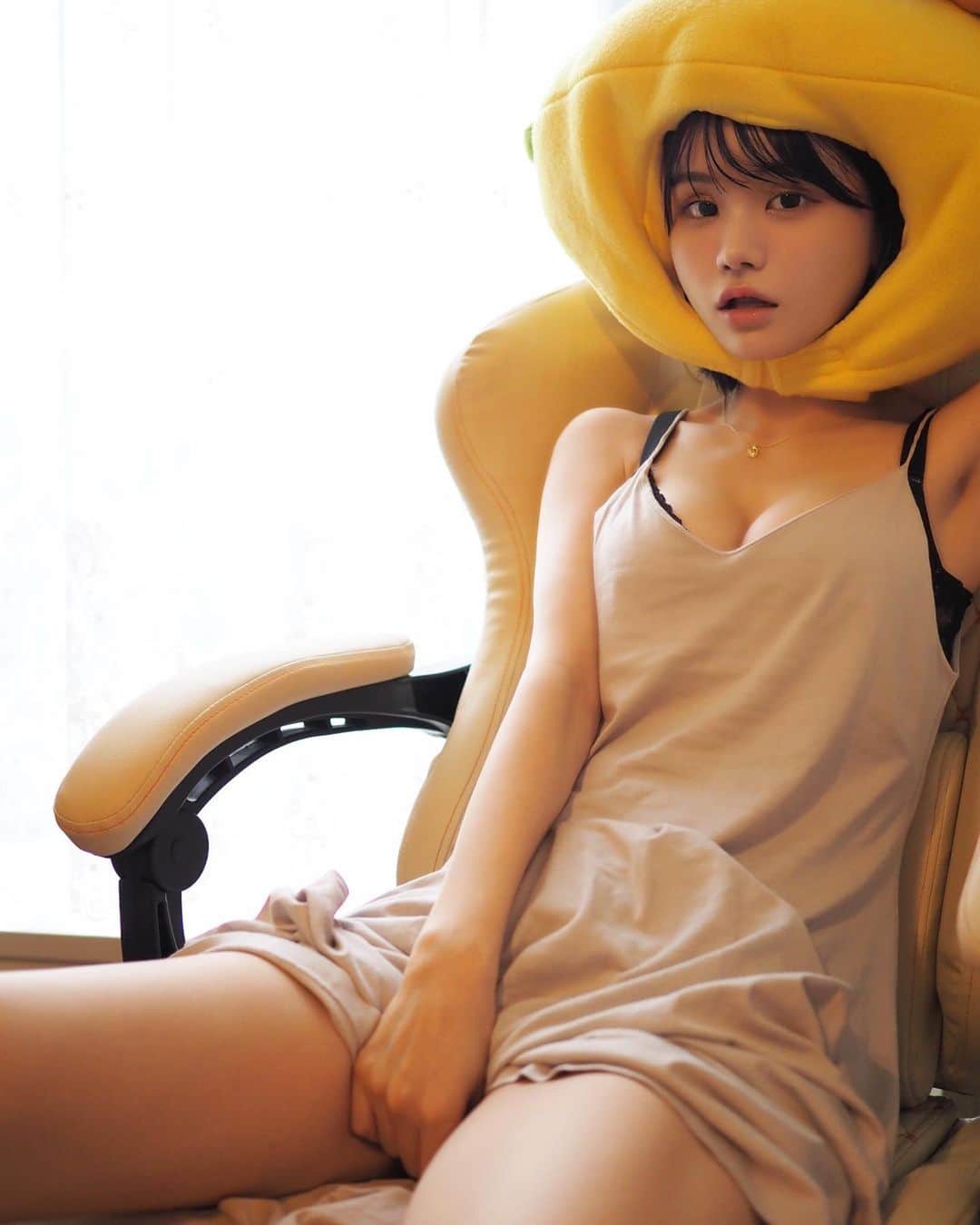みもれもんさんのインスタグラム写真 - (みもれもんInstagram)「I'm a delicious lemon 🍋 bon appetite🥳🥳  美味しいレモンです＼(^ω^)／🍋 召し上がれ😋💕  #みもれもん #黒髪 #ボブ #ショートヘア #ショヘジョ #水着 #人像攝影 #日本的 #粉我 #日本女孩 #Mimolemon  #asiangirl #glam #japan #portrait #cosplay」9月12日 10時11分 - mimore_mon0929