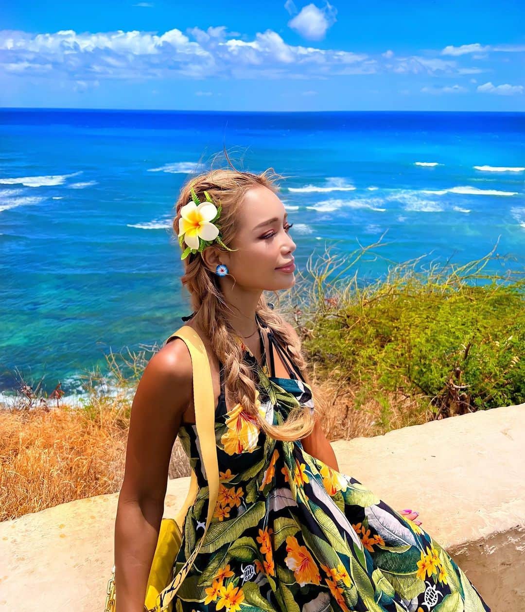 藤木そらさんのインスタグラム写真 - (藤木そらInstagram)「. . I went sightseeing in Hawaii, Diamond Head, Sandy Beach, and Hawaii 🥺💚Everywhere was too beautiful ☺️!!I want to go again 🧡💙 . .Hawaiiの絶景スポット巡りをしました( ˆ♡ˆ )💓下から見るダイアモンドヘッドは絶景すぎたな💚 . .サンディービーチや展望台からみるハワイも絶景すぎて癒されまし 🤜🏻⋆͛‪‪🤛🏻ほんまにHawaiiはどこに行っても絶景だなぁ🫰🏻💗 . . . . .Hawaiiの写真がありすぎて、ひたしらずっと貼れます🤣🤣終わらないww 順次ゆっくり貼っていくよん🥰 . . . . . . . .#Hawai#hawaiiの人と繋がりたい #ハワイ旅行 #ハワイ生活 #ハワイ好きな人と繋がりたい #ハワイ情報 #ハワイ限定 #ダイアモンドヘッド #ハワイ観光 #オアフ島 #旅行好きな人と繋がりたい #誰かに見せたい景色 #絶景スポット #絶景ポイント」9月12日 12時42分 - sorafujiki