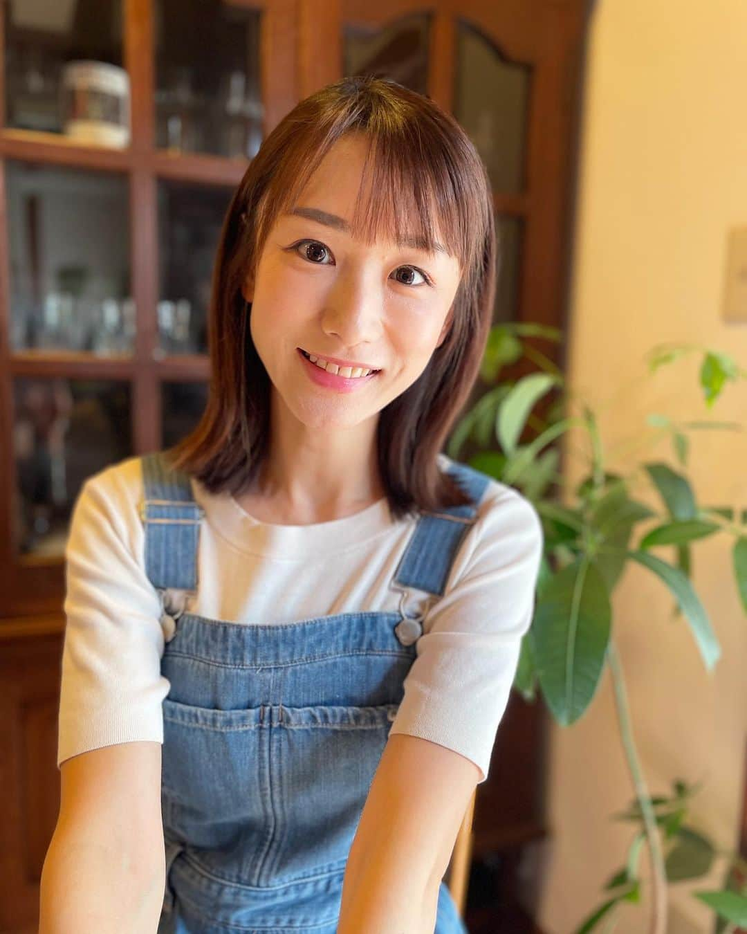 堂真理子さんのインスタグラム写真 - (堂真理子Instagram)「週末、約2ヶ月ぶりに美容院に行けましたー💇‍♀️✨ 5センチくらい切ってもらいました‼️軽くなってスッキリ♫ここ最近では、一番短くなったかも…😊  今週も頑張りましょう❣️   #美容院  #ヘアカット  #イメチェン    #今週 も  #頑張りましょう   #堂真理子 #テレビ朝日 #アナウンサー」9月12日 14時43分 - mariko_do