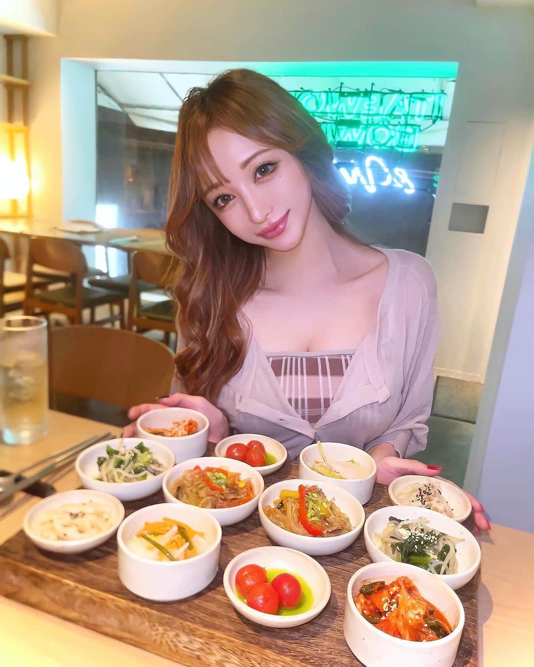 真優川咲さんのインスタグラム写真 - (真優川咲Instagram)「#🥢#🥘#🐓 ✨  大好きな#タッカンマリ ❤️‍🔥🥘 #イテウォンボウル【 @itaewonbowls】 初めて行ってみたのだけど美味しかった🥢☺️✨  #薬膳 がたっぷり入ってる#お鍋 だから #季節の変わり目 で崩しがちな#免疫力 もUP ⤴︎ できるし、これから#どんどん寒くなってくる と こうゆう #元気をチャージ してくれる系" の お食事は毎週でも食べたいよね😋🤗🥢🎵✨ #美容食 #韓国グルメ #港区グルメ #西麻布グルメ #咲グルメ💋」9月12日 15時42分 - saki_411