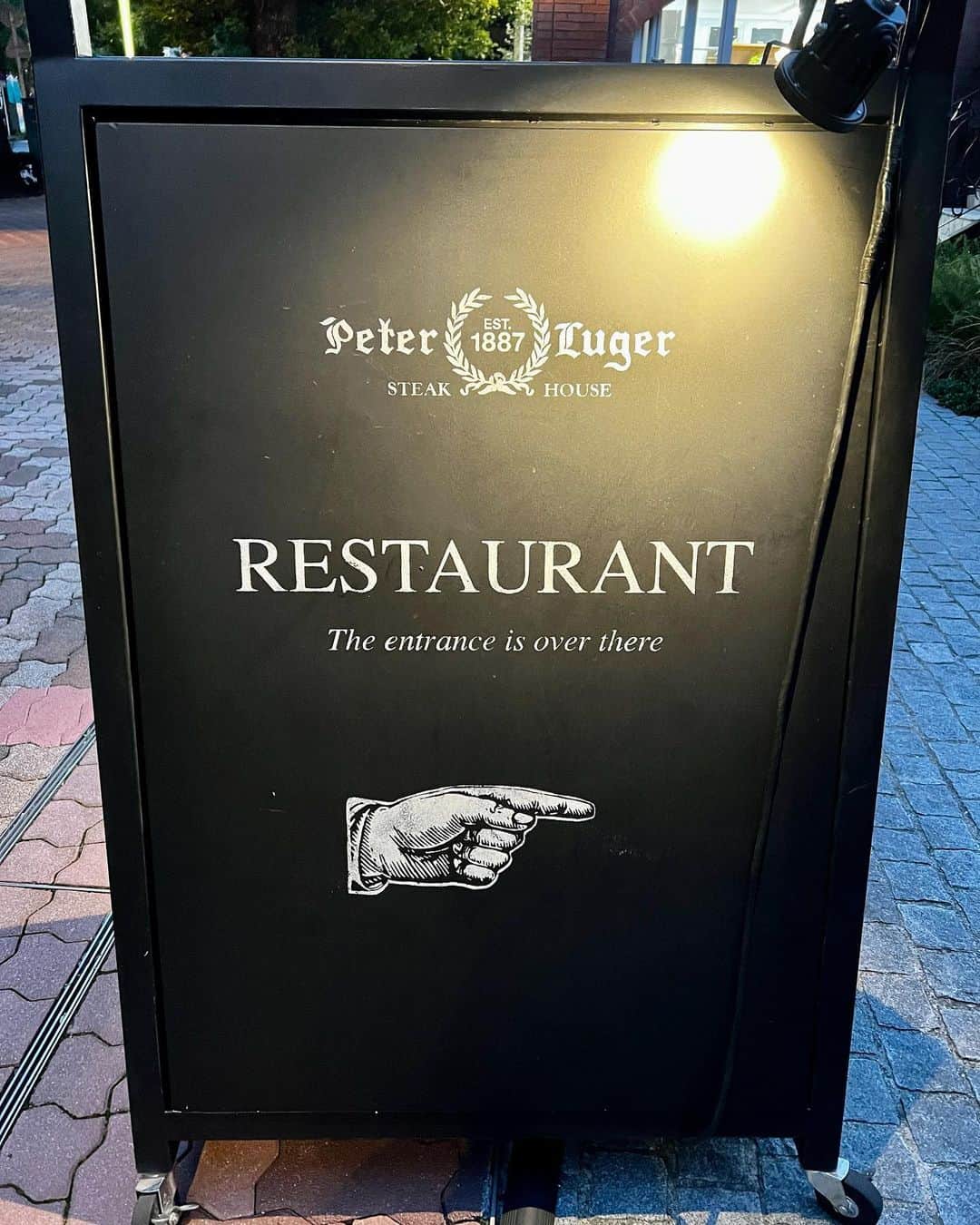 SAYAさんのインスタグラム写真 - (SAYAInstagram)「. . Peter Luger 📍恵比寿  Tボーンステーキ 柔らかくておいしかった🤤✨ チーズケーキ大きくてびっくり １個で2人分くらいあった🧀 . . #恵比寿 #peterluger #ステーキ #tボーンステーキ #レストラン  #ディナー #デザート #チーズケーキ #instagram #instgood #instfood  #dinner #restaurant #steakhouse」9月12日 20時25分 - sayapi0110
