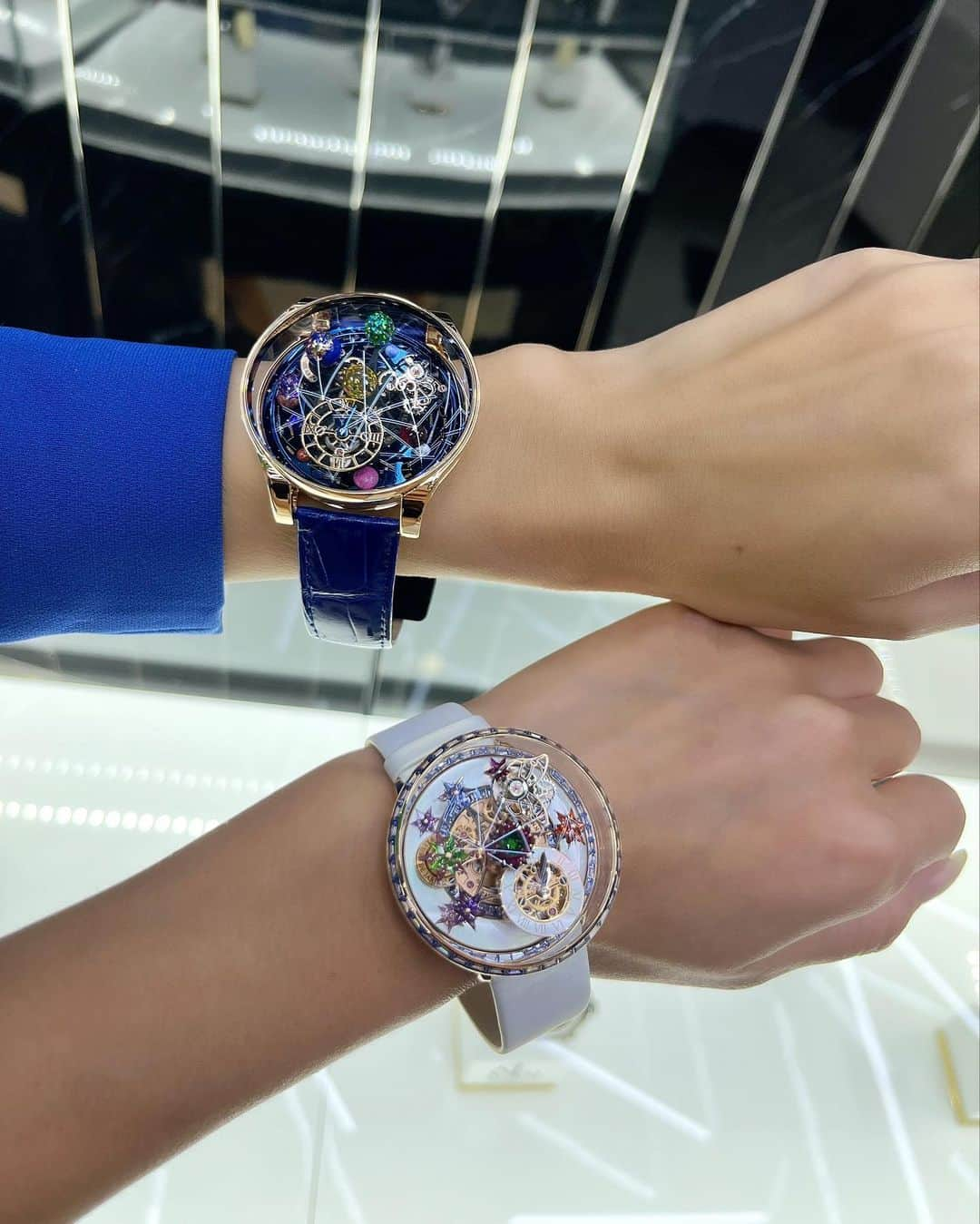 佐藤衣里子さんのインスタグラム写真 - (佐藤衣里子Instagram)「@jacobandco_japan のレセプションに行ってきました💕  日本初の正規店が銀座にできたよ❣️ 久しぶりにお会いする方がたくさんいて楽しかった〜💕  @ishiichan0325 さんご招待ありがとうございます😊✨♪  @usavitta も久しぶりだった💕  @jacobandco の時計がキラキラ眩しすぎて付けてるだけでテンションあがる🤩✨  女性はずっとキラキラしてたいね💕  #銀座 #レセプション #jacobandco #jacobandcojapan」9月13日 8時34分 - eriko0625