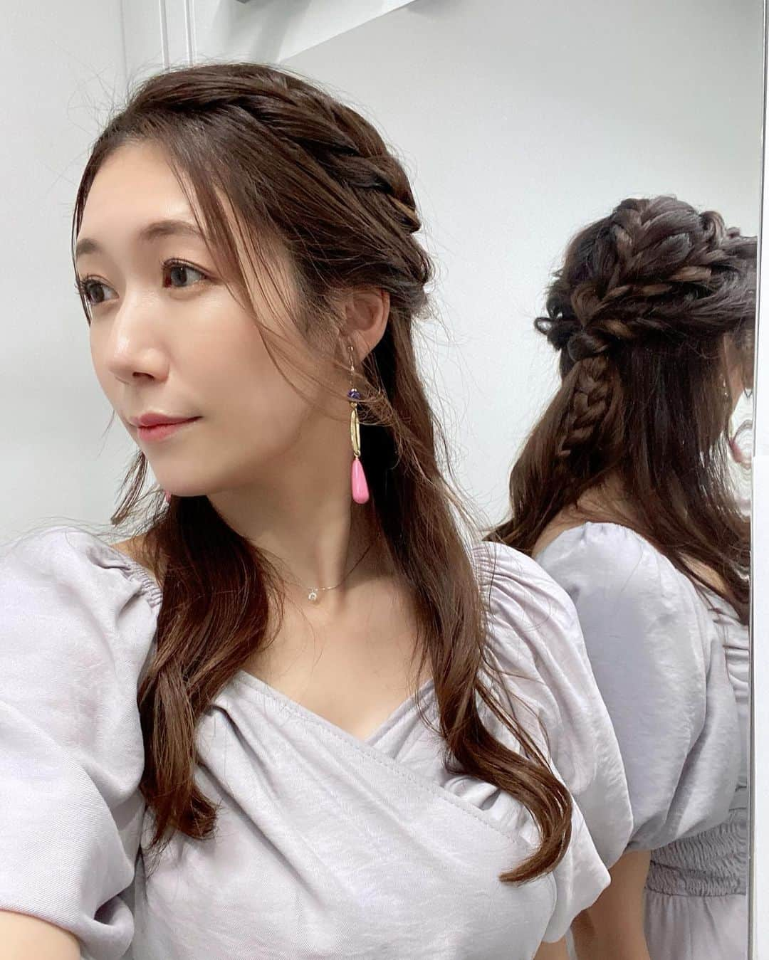 穂川果音さんのインスタグラム写真 - (穂川果音Instagram)「hairstyle  ハーフアップです😊  #アベプラ　#abema #気象予報士　#気象キャスター　#穂川果音 #前髪アレンジ　#ハーフアップ　#ハーフアップアレンジ　#hairstyle #hairarrange #ゆる巻き #お仕事記録」9月13日 11時50分 - hokawakanonn