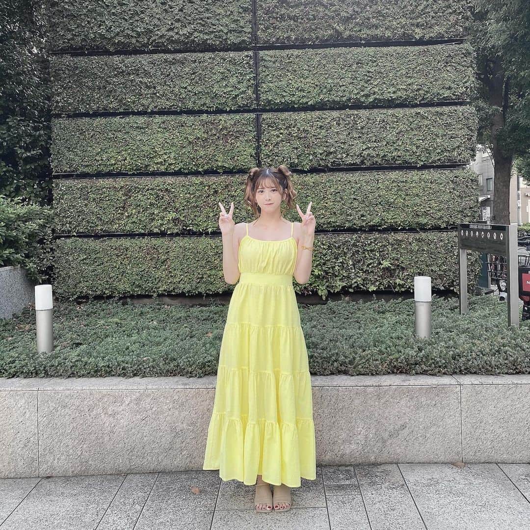 松本鈴香さんのインスタグラム写真 - (松本鈴香Instagram)「この日着てたワンピース2wayで めっちゃ可愛いの、、♡ ⁡ 外暑かったからお昼は キャミワンピにしてたけど 袖つけて着る方が好みだったから イベントでは長袖にしてた〜！   #りりぴ服」9月13日 14時14分 - riri_nanatsumori