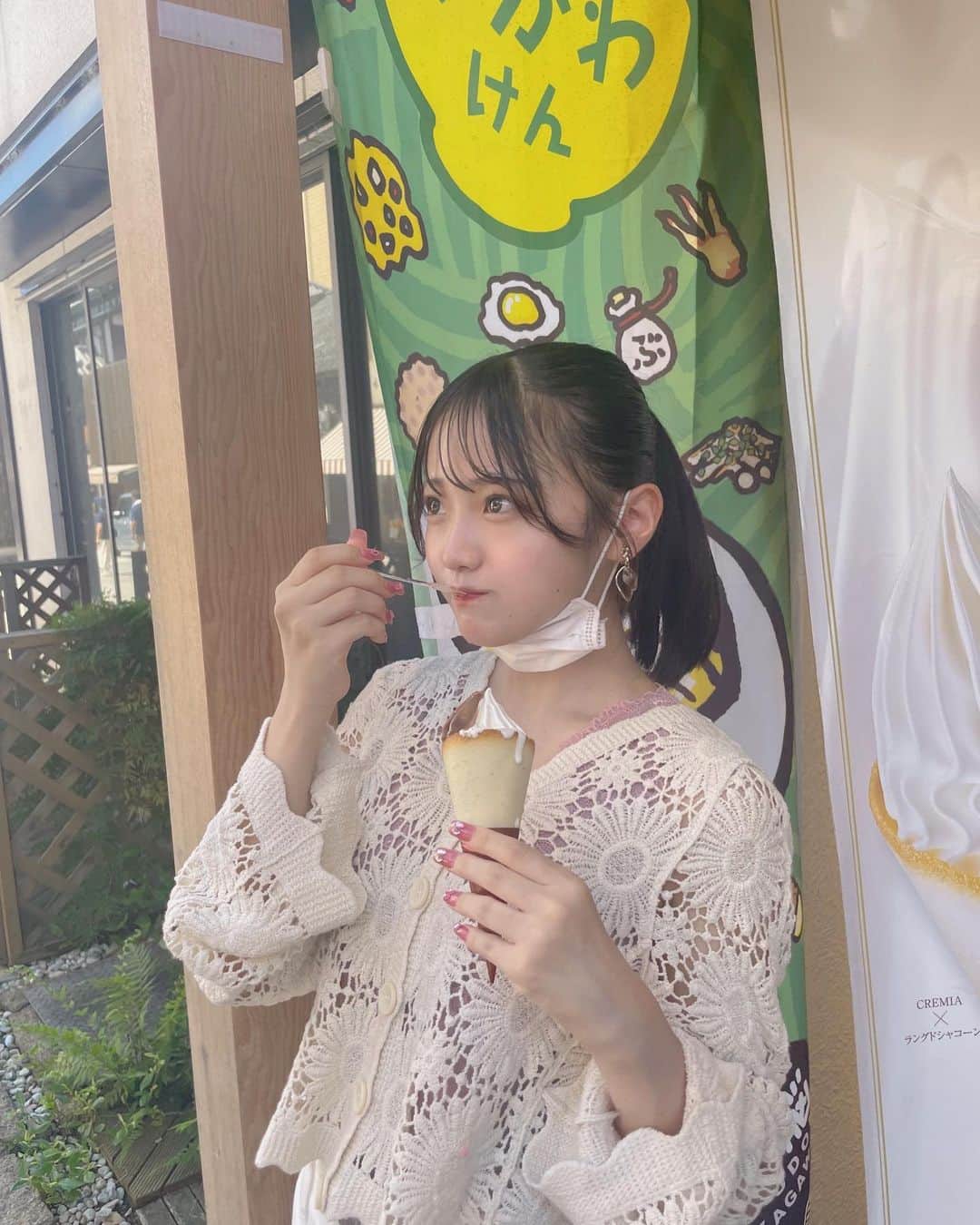 まほこさんのインスタグラム写真 - (まほこInstagram)「香川県での撮影終わりにラングドシャのアイス食べた！！！おいしかったよう🤍  photo by みなつ😏💞」9月13日 18時48分 - mahoko.0918