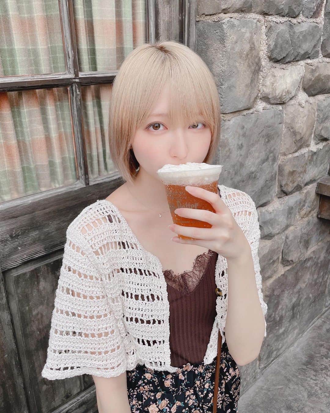こばしり。さんのインスタグラム写真 - (こばしり。Instagram)「25歳にして、初めてのユニバーサル・スタジオ・ジャパン🌏✨  スーパー・ニンテンドー・ワールドもハリー・ポッターも凄く凄くずーーっと気になってたから行けて凄く嬉しかった🐻‍❄️✨  そして！！スパイダーマン！！！🕸 テンション上がりまくり...🥹🙏🏻 会えた、スパイダーマンに会えた🕷() アトラクション凄かったよ...ビルの上に登る瞬間とか凄くハラハラした🌃 しかもマネージャーさんがずっと「落ちますよ！落ちます！」とか永遠に嘘ついてきたからハラハラ度倍増でした(許すまじ) あと、ショップでTシャツ買った🐻‍❄️沢山着る🕸  初のユニバーサル・スタジオ・ジャパンはとにかく広かった...🌏 全部に興味津々になっちゃうから全然1日じゃ足りなかった！！ ので、またいつか行った時は改めて沢山巡ろうと思ったよ👏🏻  KKdayっていう、本当に色々予約出来るアプリがあって、大阪旅行もするからKKdayでまとめて予約したんだけど💭 とても楽だったのでおすすめ！使ってみてね🙌🏻  #ユニバーサルスタジオジャパン #PR #NOLIMIT #超元気特区 #kkday旅 #大阪観光」9月13日 19時08分 - lovetomato_24