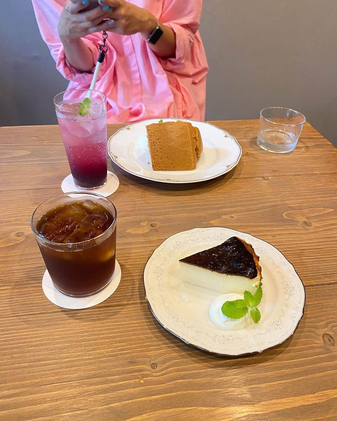 西村彩香さんのインスタグラム写真 - (西村彩香Instagram)「.  最近の神戸カフェおススメまとめ🍰☕️  ①② @petit_grenier   ③④ @cafelarche   ⑤喫茶しゅみ  ⑥⑦⑧ @keshipearl.stand   ⑨⑩ @kissa_poem_kobe   喫茶しゅみの"あんトースト"がタイプ過ぎた🥲🫶  #神戸カフェ #kobecafe」9月13日 20時41分 - leimoni_n