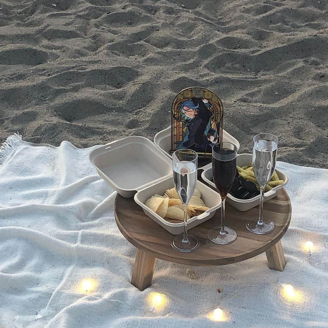 RiLiさんのインスタグラム写真 - (RiLiInstagram)「寒くなる前に急いで🫠 【海ピクニック】🏖🍷💘 . あつ〜い夏が終わりに向かって みんなだいすきな季節❣️ 秋がきた〜〜🌝🤎 . 夏にやり残したことが ある子はやりたかったこと 急いでやろう〜😉🎶 . 少し涼しくなった今の時期🍁に おすすめしたいのが海ピク🏖 . 浜辺でおしゃピクするのが とにかく可愛い🤤 . 夕方になるとエモ〜い空が 見れちゃうカモ👀💞 . ❣️❣️❣️⁣ RiLi.tokyoはみんなの⁣ 「なりたい」「やりたい」を応援💡⁣ .⁣ かわいいコーデやアイテム⁣ 注目スポットなどが撮れたら⁣ ハッシュタグ→#rili_tokyo を付けて投稿してね❗⁣⁣ RiLiで紹介しちゃうかも🤭⁣ ．⁣⁣ Special Thanks💋 Photo by⁣⁣ @chu._ppi  @tlsl06__sana_  @n___miiy  @r___tkhs  @yuna._.25  @s.z.amor  @sa.wone  @____ha.t  .⁣⁣ #rili_tokyo #おしゃれさんと繋がりたい #お洒落さんと繋がりたい #ファッション #패션스타그램 #ootd #outfit #海ピクニック#ピクニック #おしゃピク#riliっぽピクニック#海フォト#ピクニックコーデ #おしゃぴく #海ぴく #海ピク #ハートポーズ」9月13日 21時25分 - rili.tokyo