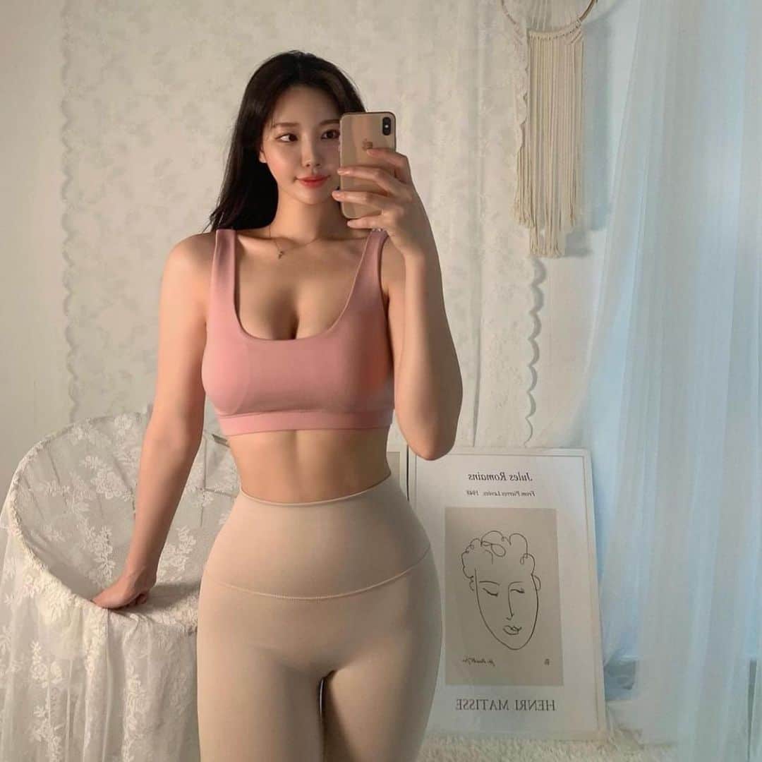 BodyON Koreaさんのインスタグラム写真 - (BodyON KoreaInstagram)「🔥생각과 삶이 멋진 #운동 피플들을 바디온코리아는 응원합니다! | | wow haeun____👍😎💕 | | 🍀자신 or 주변 지인 중에 짐패션 핫피플 계시면 DM 보내주세요📩 | | #필라네스강사 #diet #trainer #필라테스 #fit #girl #selfie #model #abs #운동복 #셀피 #일상 #거울샷#instagood #브라탑 #healthy #눈바디 #fitness #얼짱 #몸짱 #body #몸스타그램 #바디스타그램 #모델#국내여행 #다이어터 #헬스 #여행에미치다 #pilates」9月13日 22時13分 - bodyonkorea