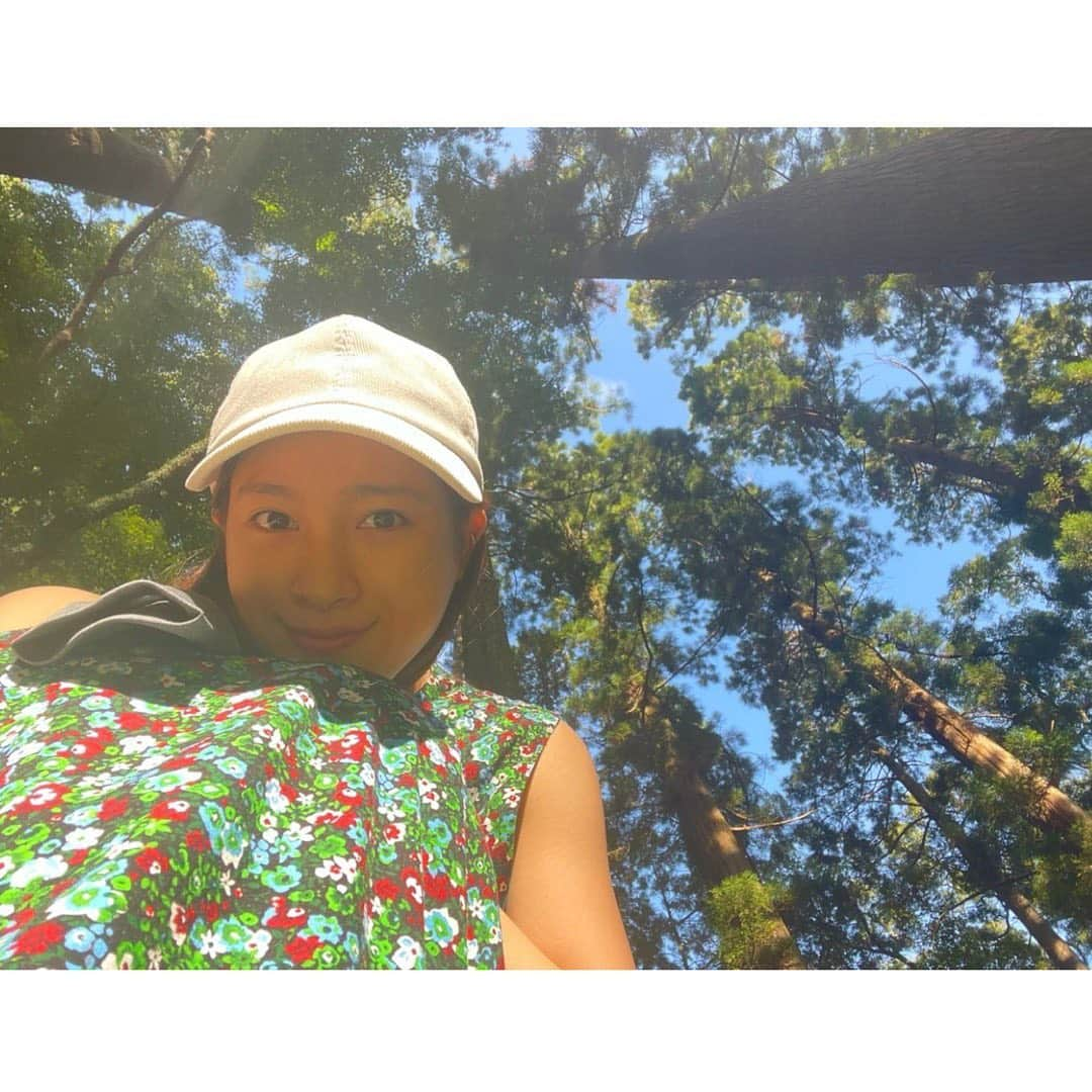 土屋太鳳さんのインスタグラム写真 - (土屋太鳳Instagram)「おはようございます☀ 東京はなかなか残暑が厳しいですが お元気ですか？ . 一昨日から昨日にかけて 大切な提出物があったので どたばたしていましたが、 なんとか終わって良かった…💦 いろいろな準備もありますが すごく貴重な時間を過ごすことが出来ていて 一瞬一瞬が宝物のようです😌✨ あらためてお伝えしますね☺️ . 今日も宮崎での写真を💡 私の家は鵜戸という場所に縁があるのですが、 飫肥という場所にも縁があって、 今回は、その飫肥に泊まりました🥰💕✨ 鵜戸とはまた違う魅力を持つ場所🌲✨✨ 家族LINEに景色の写真を送ると 必ず母が「もののけ姫」の主題歌の 歌詞の一部を返事として書いてくるので ちょっと笑ってしまいましたが、 でも そんな空気は確かにあるかも🤔 美味しいものも多いので またゆっくり紹介したいです☺️✨✨ . 今日も良い一日を🌈🕊🍀」9月14日 6時31分 - taotsuchiya_official