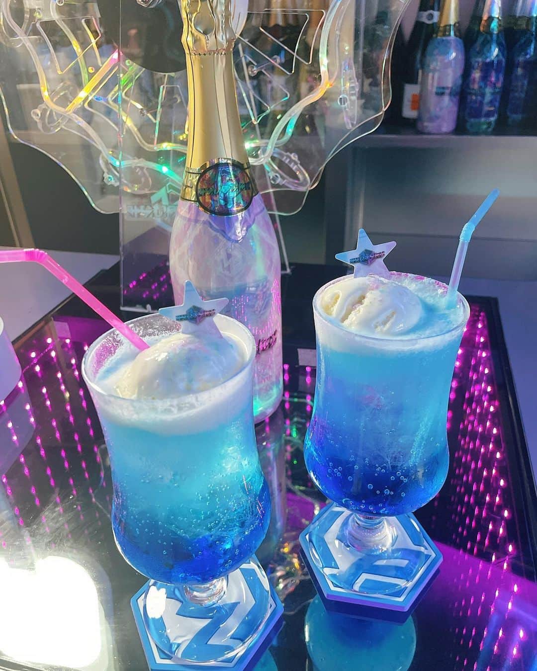 桜咲乃愛さんのインスタグラム写真 - (桜咲乃愛Instagram)「みらプラ新店レセプションの時の☆🌐  ことちゃんが誘ってくれたので行ってきた🛸🤍 楽しかったー！！  クリームソーダも可愛くて美味しかった😋♡ 自分が作った風の写真撮れたけど全然作ってない😂💓 食べる専門笑  #コンカフェ#コンセプトカフェ#オープン記念#レセプション#みらプラ#みらいぷらんと東京本店 #働きません」9月14日 9時28分 - noasama1101