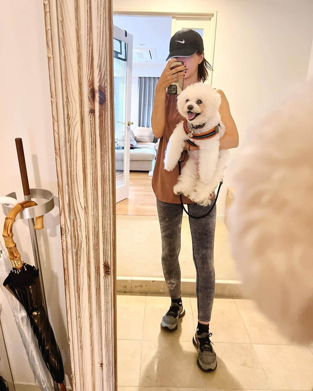 安田美沙子さんのインスタグラム写真 - (安田美沙子Instagram)「今朝は、ランニングからの はんな散歩🐶  こうやって見たら、やっぱりはんな大きい！  来月は東京レガシーハーフに出るので、じわじわ練習してます☺️✨  行ってきますを言うと寂しそうなはんな🥺  #run #running #朝ラン　#hereiam @nike @hereiam.official  #hanna #dog #bichonfrise #15さい」9月14日 13時10分 - yasuda_misako