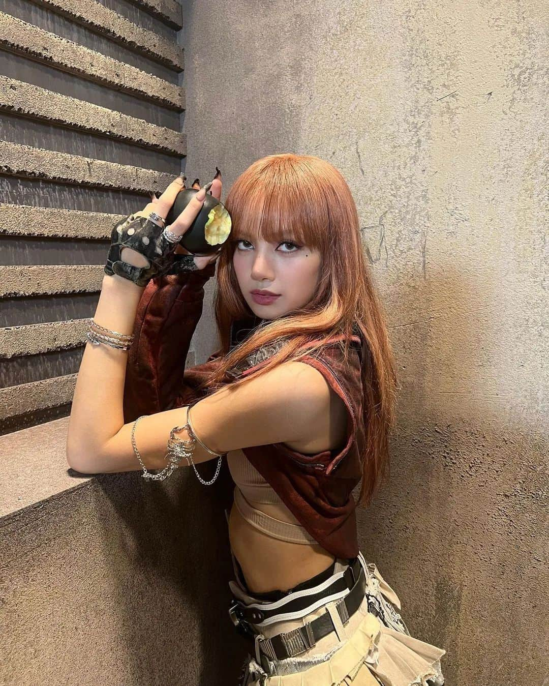 リサさんのインスタグラム写真 - (リサInstagram)「You don't know how obsessed I am with this fit and I'm glad Lisa posted it. 😍  . . . #LISA #LALISA #리사 #블랙핑크 #BLACKPINK #LALISAMANOBAN #LALISAMANOBAL #blackpinklisa #lisablackpink」9月14日 18時30分 - lisa.blackpink