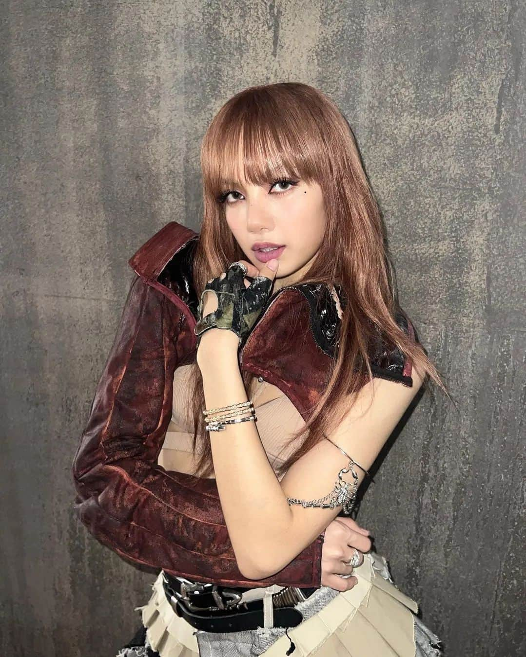 リサさんのインスタグラム写真 - (リサInstagram)「You don't know how obsessed I am with this fit and I'm glad Lisa posted it. 😍  . . . #LISA #LALISA #리사 #블랙핑크 #BLACKPINK #LALISAMANOBAN #LALISAMANOBAL #blackpinklisa #lisablackpink」9月14日 18時30分 - lisa.blackpink