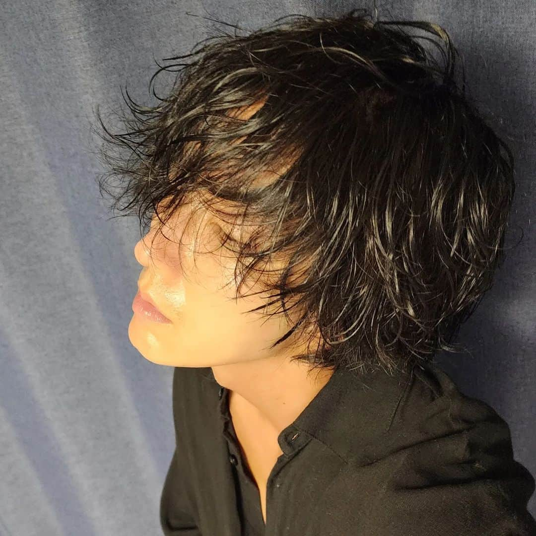 イ・ジュンギさんのインスタグラム写真 - (イ・ジュンギInstagram)「Thinking of growing my hair 🤔 많이 자라긴 했네요😁🤙」9月14日 19時47分 - actor_jg