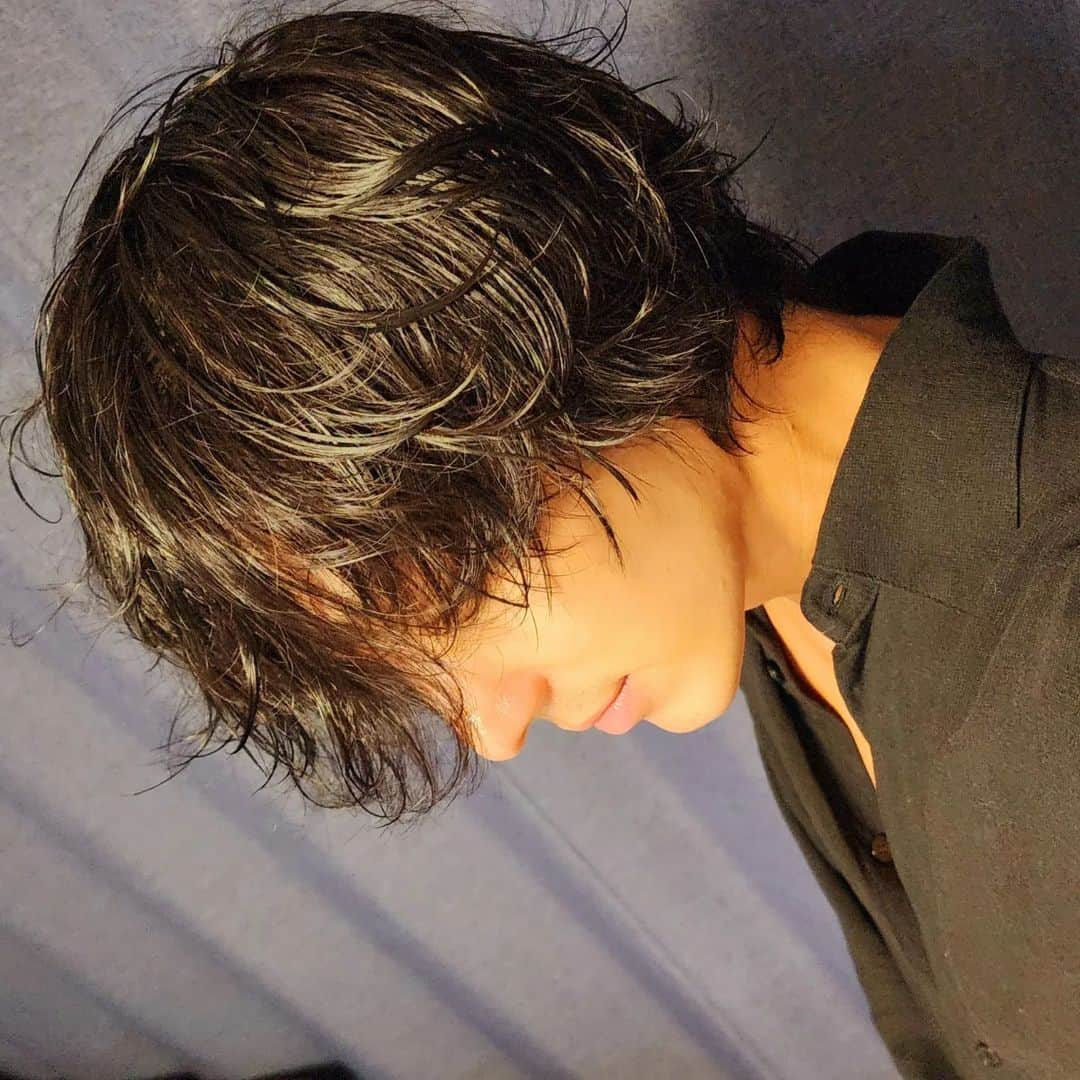 イ・ジュンギさんのインスタグラム写真 - (イ・ジュンギInstagram)「Thinking of growing my hair 🤔 많이 자라긴 했네요😁🤙」9月14日 19時47分 - actor_jg