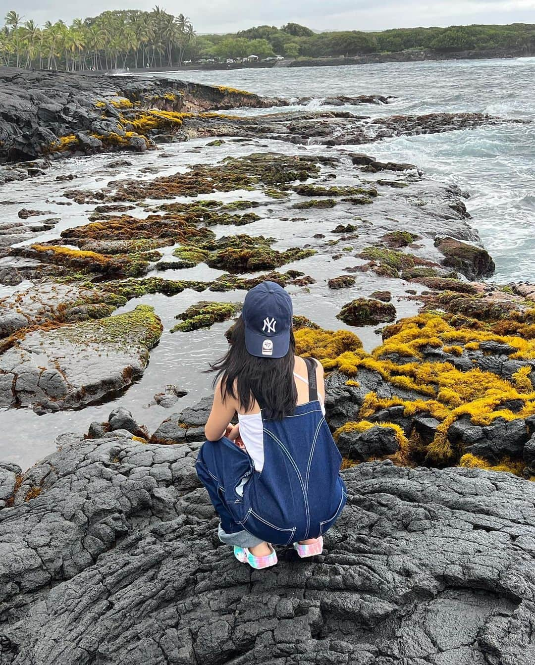 イェリさんのインスタグラム写真 - (イェリInstagram)「black sand beach and the lava dayy   그리운 하와이 ..🥺 yerimiese 유튜브에서 !」9月14日 21時53分 - yerimiese