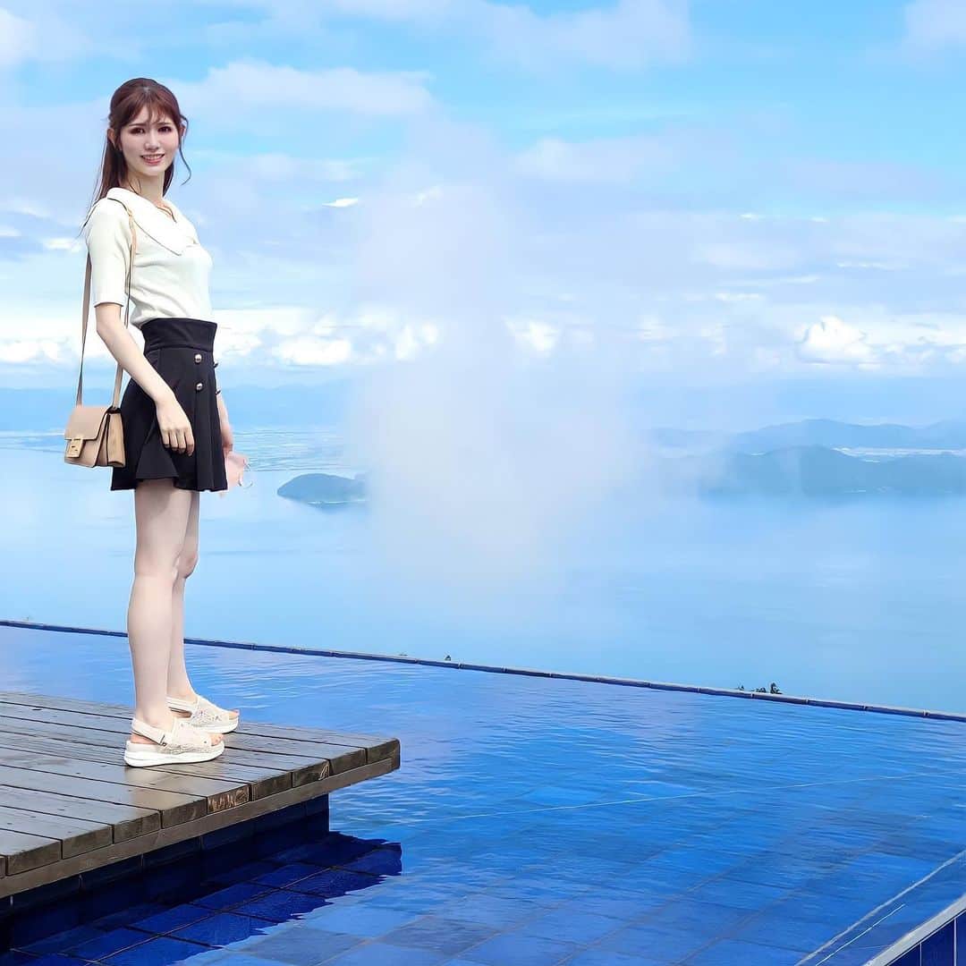 IKUMIさんのインスタグラム写真 - (IKUMIInstagram)「🫶 青色と湖と空のコントラストが最高♡  雲で見えないけど🤣🤣🤣  琵琶湖テラスのカフェでジェラートも食べたよ🍨  カフェでソファにゆったり座りながら 景色見るのも最高だった😗❤️  .  #琵琶湖テラス#琵琶湖バレイ#琵琶湖カフェ #琵琶湖#滋賀観光#滋賀旅行#滋賀ドライブ#関西旅行#関西観光#関西ドライブ#美脚#ノスタルジア#cherimi#シェリミー#randa#美脚#美脚モデル#関西モデル#ミニスカート#むちむち #太もも #太ももフェチ #太もも痩せたい #スレンダー#細身#撮影依頼受付中 #撮影依頼募集 #インスタグラマー#インフルエンサー#撮影モデル#モデル撮影」9月14日 22時09分 - miiiino3o
