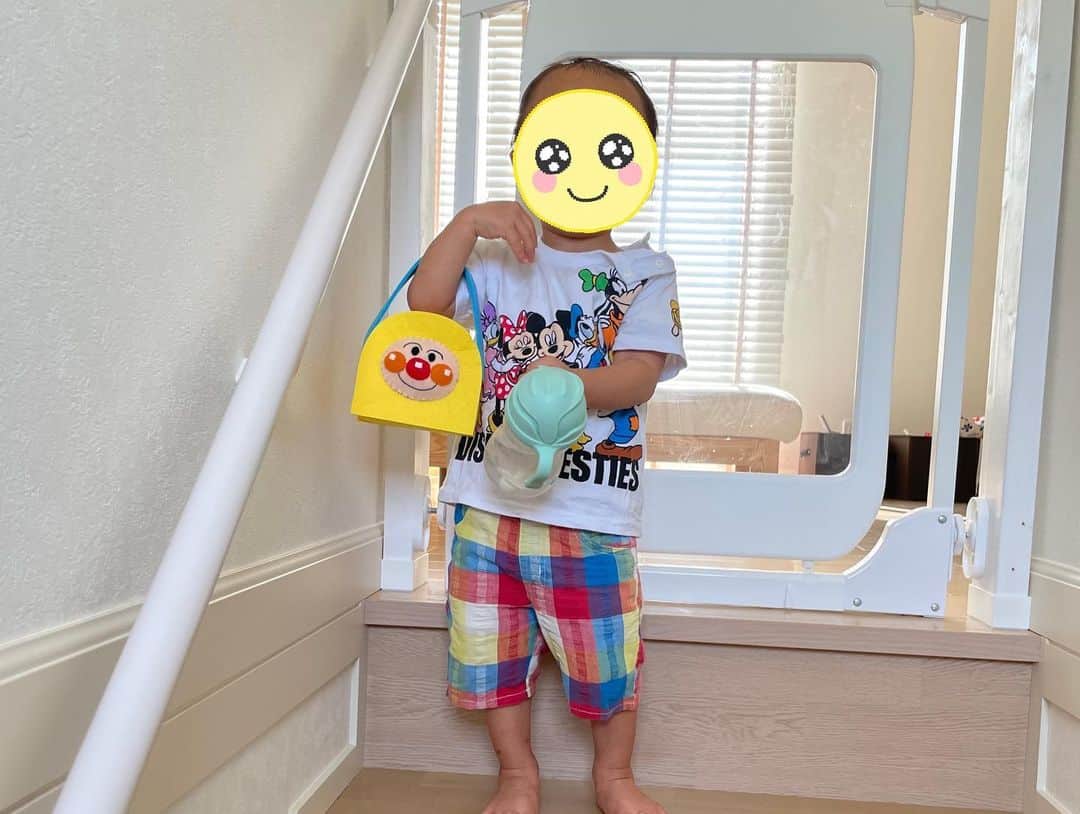 竹内由恵さんのインスタグラム写真 - (竹内由恵Instagram)「今日夜8:00からは「モニタリング」！スタジオにいます^ ^  ところで、こちらの写真。 なんと、岡副麻希ちゃんのお母様から素敵なプレゼントをいただきました。 お菓子以外は全て手作りなんです。 息子のためにアンパンマンのバッグ、そして私にもかわいい小物入れを。こんなに温かいプレゼント、ありますか！？ 麻希ちゃんのあの可愛さ、純粋さはきっとお母さまからきているんだな…。としみじみ。 大切にしよう。 ありがとうございました^ ^  #岡副麻希 ちゃん#まきママ #お母さん #優しすぎます #手作りって#嬉しい」9月15日 8時54分 - yoshie0takeuchi