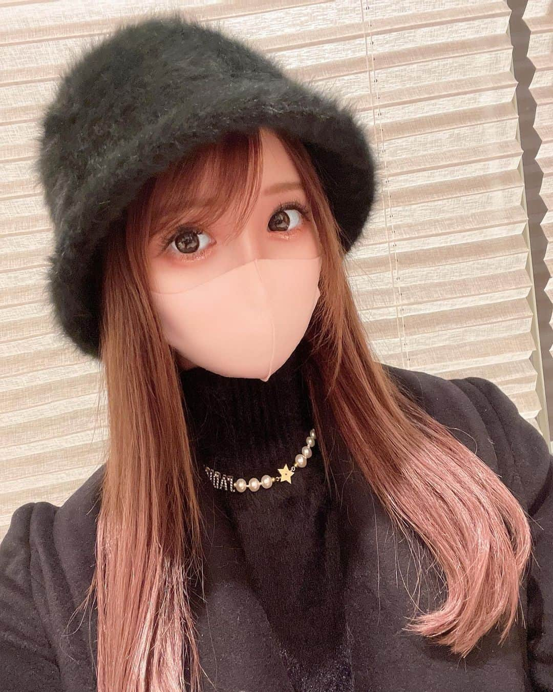 桜咲乃愛さんのインスタグラム写真 - (桜咲乃愛Instagram)「可愛すぎるふわふわバケハちゃん🤍  @etoileboutique_official  3色再入荷して今年も今日から販売開始したよー🥰♥️✨  これ本当に可愛いし使えるから全色おすすめ💓  #バケットハット#バケハ#ふわふわ帽子#帽子#バケハコーデ #バケハ女子 #エトワールブティック#etoileboutique」9月15日 17時23分 - noasama1101