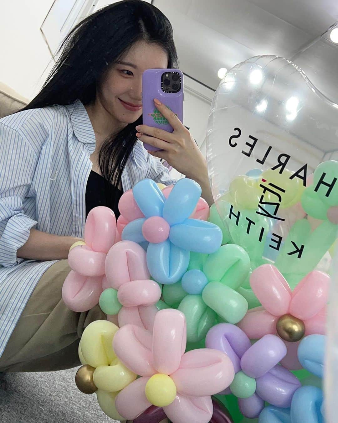 ITZYさんのインスタグラム写真 - (ITZYInstagram)「Me 🙌 in the mirror」9月15日 19時20分 - itzy.all.in.us