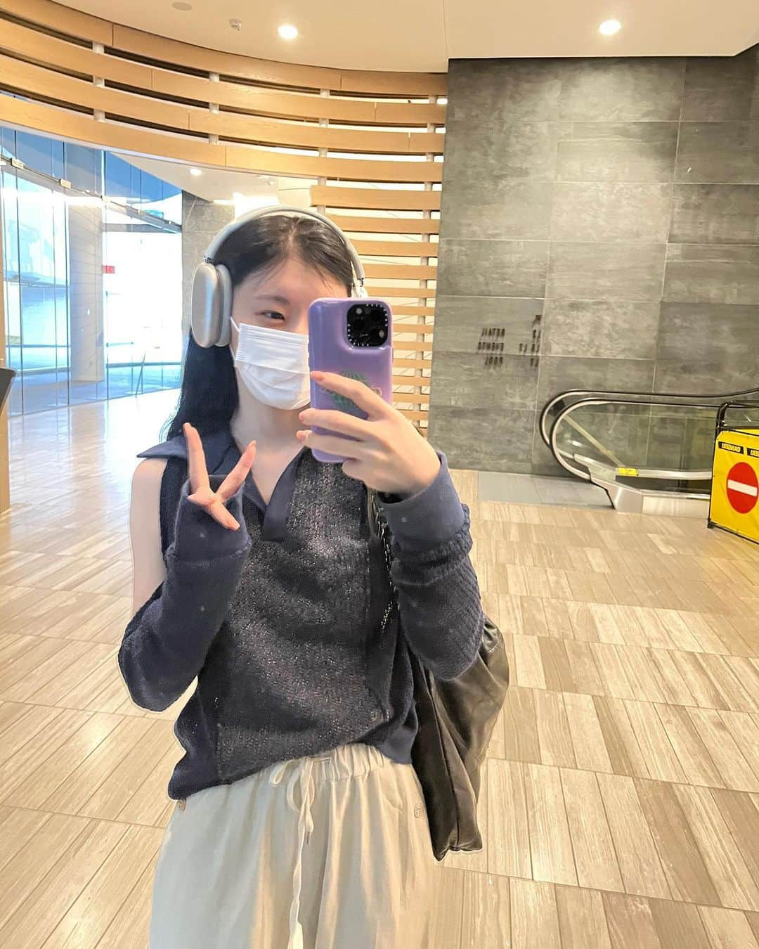 ITZYさんのインスタグラム写真 - (ITZYInstagram)「Me 🙌 in the mirror」9月15日 19時20分 - itzy.all.in.us