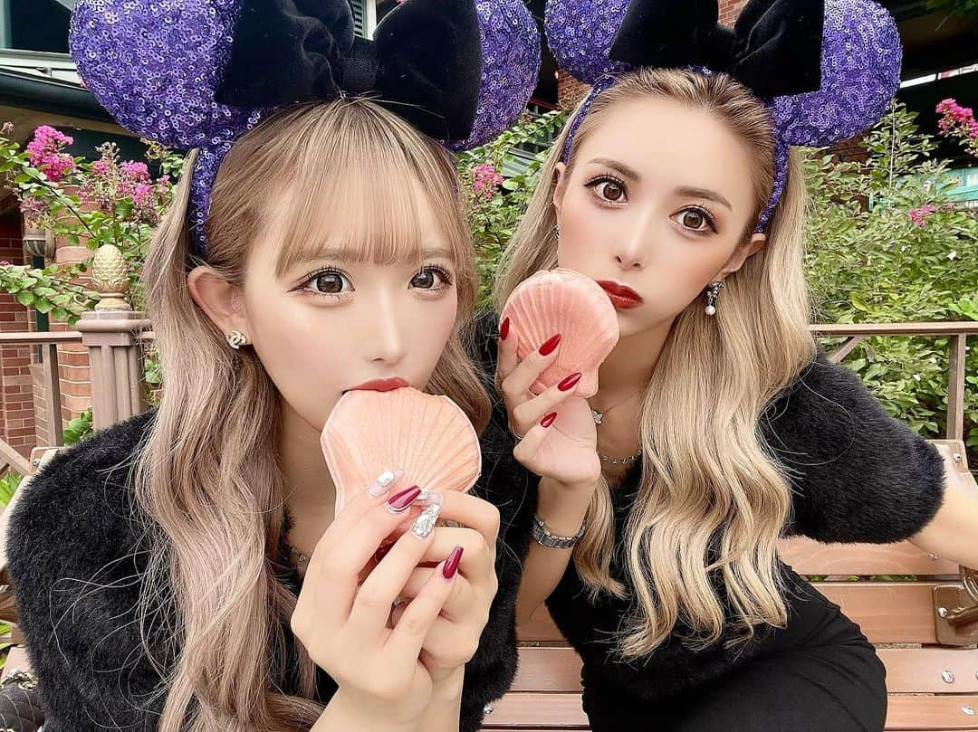 伊藤桃々さんのインスタグラム写真 - (伊藤桃々Instagram)「ぴとももディズニー🎃🦇🕸 今日からハロウィンになってたみたい💜幸せな日🫶 シェリちゃん全身お揃いでハイトーンもお揃い😂 ネイルまで似てて双子ちゃんでした🥹  #disney」9月15日 19時22分 - __peachstagram__