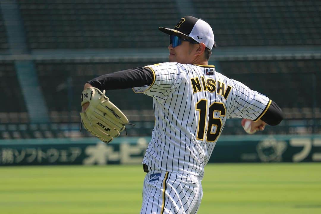 阪神タイガースさんのインスタグラム写真 - (阪神タイガースInstagram)「9月15日、甲子園球場での先発投手陣の練習の様子です！ #西純矢 選手 #伊藤将司 選手 #西勇輝 選手 #才木浩人 選手 #藤浪晋太郎 選手 #阪神タイガース  #イチにカケル！」9月15日 19時30分 - hanshintigers_official