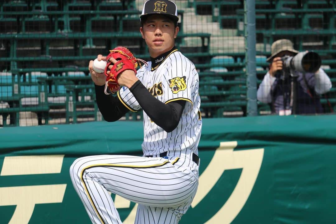 阪神タイガースさんのインスタグラム写真 - (阪神タイガースInstagram)「9月15日、甲子園球場での先発投手陣の練習の様子です！ #西純矢 選手 #伊藤将司 選手 #西勇輝 選手 #才木浩人 選手 #藤浪晋太郎 選手 #阪神タイガース  #イチにカケル！」9月15日 19時30分 - hanshintigers_official