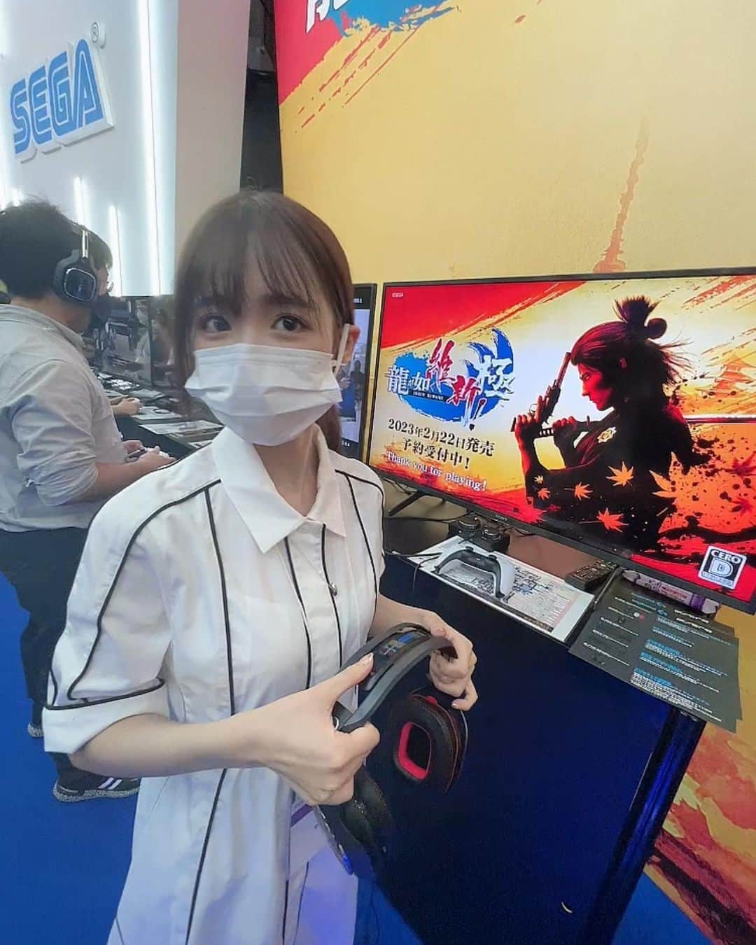 桃乃木かなさんのインスタグラム写真 - (桃乃木かなInstagram)「TGSに行ってきました🎮  『龍が如く維新！極』 早速試遊プレイしてきました⚔ やっぱりかっこいい！！  SEGAさんのブースで何とか看板と映ろうとしていたら 偶然にも波多野さんとお会いする事が出来、 看板前で記念撮影させて頂いちゃいました☺️  色んなゲームが集まっていて凄く魅力的なイベントでした！  #tokyogameshow2022 #tokyogameshow  #tgs  #龍が如く維新極」9月15日 19時51分 - kana_momonogi