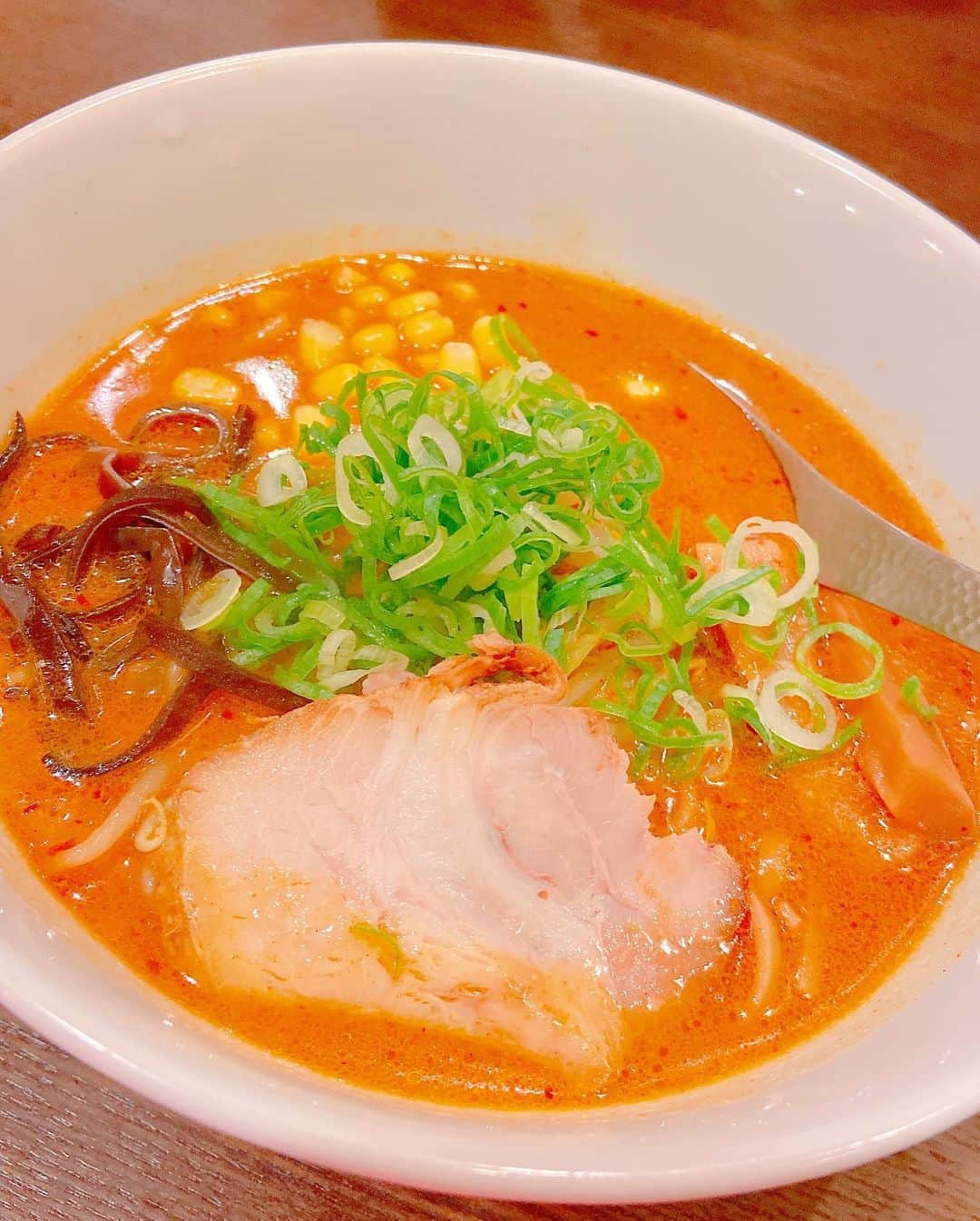 来栖あこさんのインスタグラム写真 - (来栖あこInstagram)「🍜 またまた@samurai.noodle さんに✨ 初めて食べる感じの麺だった😳❗️  トイレにマウスウォッシュあるのとか とっても良きでした〜🥰✨  PR @samurai.noodle #glutenfreetokyo #glutenfreeramen #麺匠真武咲弥 #真武咲弥 #渋谷ラーメン #玄米麺」9月15日 22時26分 - akopai.081