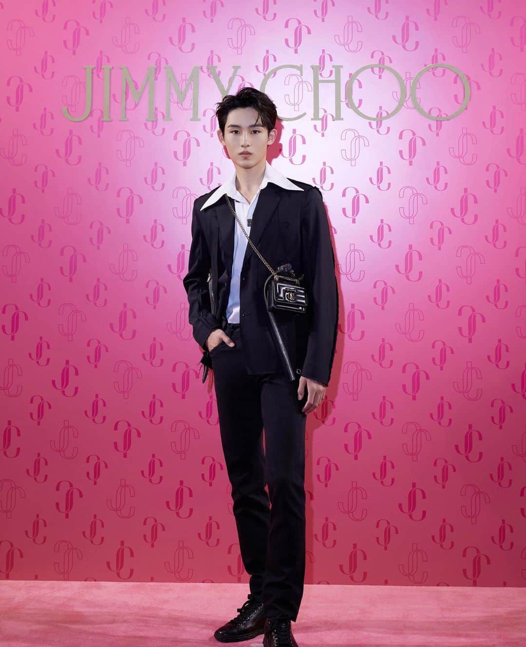 ウィンウィン（winwin）さんのインスタグラム写真 - (ウィンウィン（winwin）Instagram)「#jimmychoo」9月15日 22時50分 - wwiinn_7