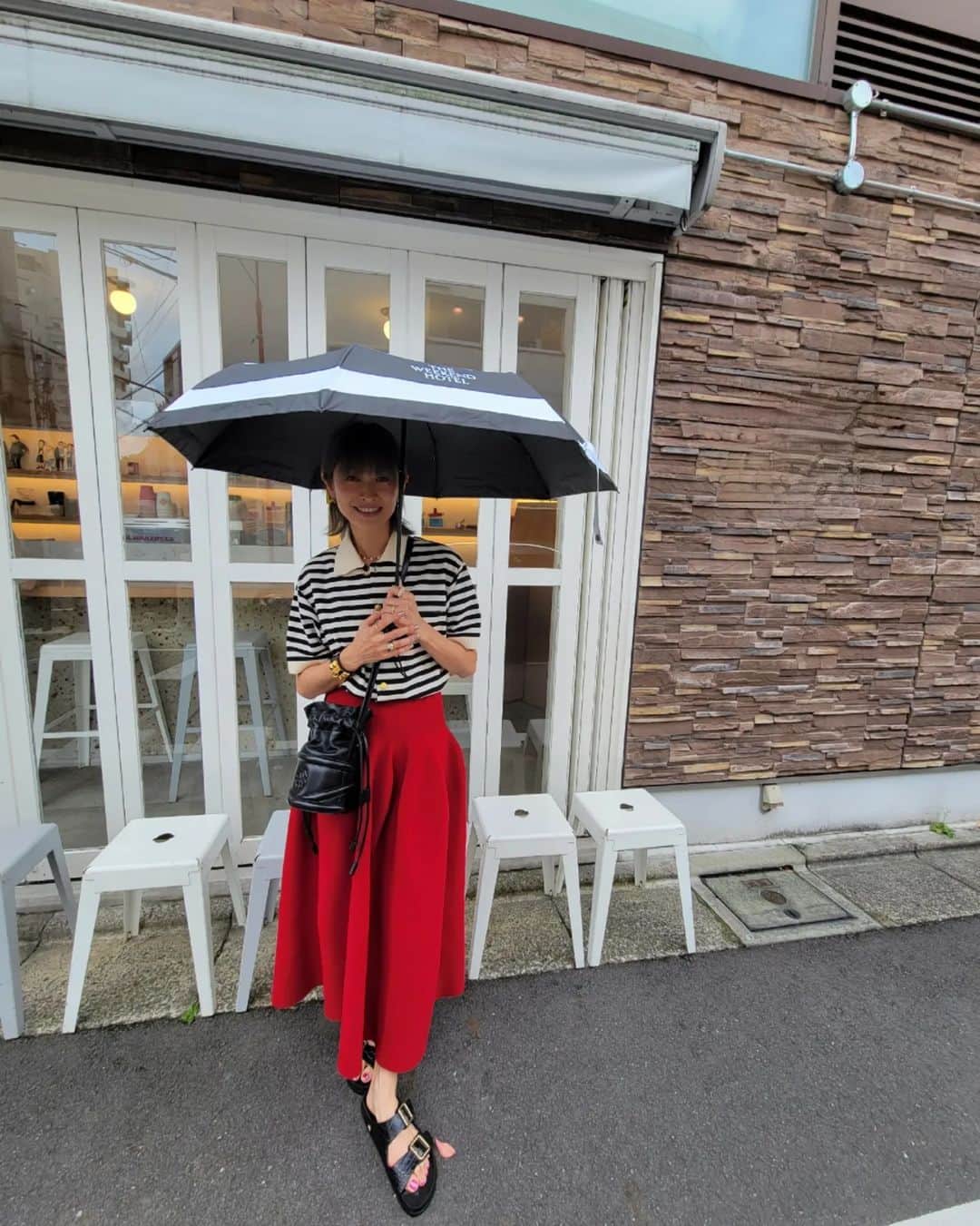 山田優さんのインスタグラム写真 - (山田優Instagram)「Good morning!!!!!!  朝晩は過ごしやすくなってきましたが、、、 まだまだ暑いですね。。。  日傘で暑さ対策しながら、暑さを乗りきりましょ♡ この傘、雨にも対応しているので、きゅうな雨にも大丈夫‼️ 鞄にいつも忍ばせておくと便利～😍  で。 #ゆうのしふく  #outfit  #tops @gucci  #skirt  @cfcl_official  #sandals @birkenstock_jp @rickowensstoretokyo  #bag @alexandermcqueen  #umbrella @the_weekend_hotel #傘」9月16日 9時34分 - yu_yamada_