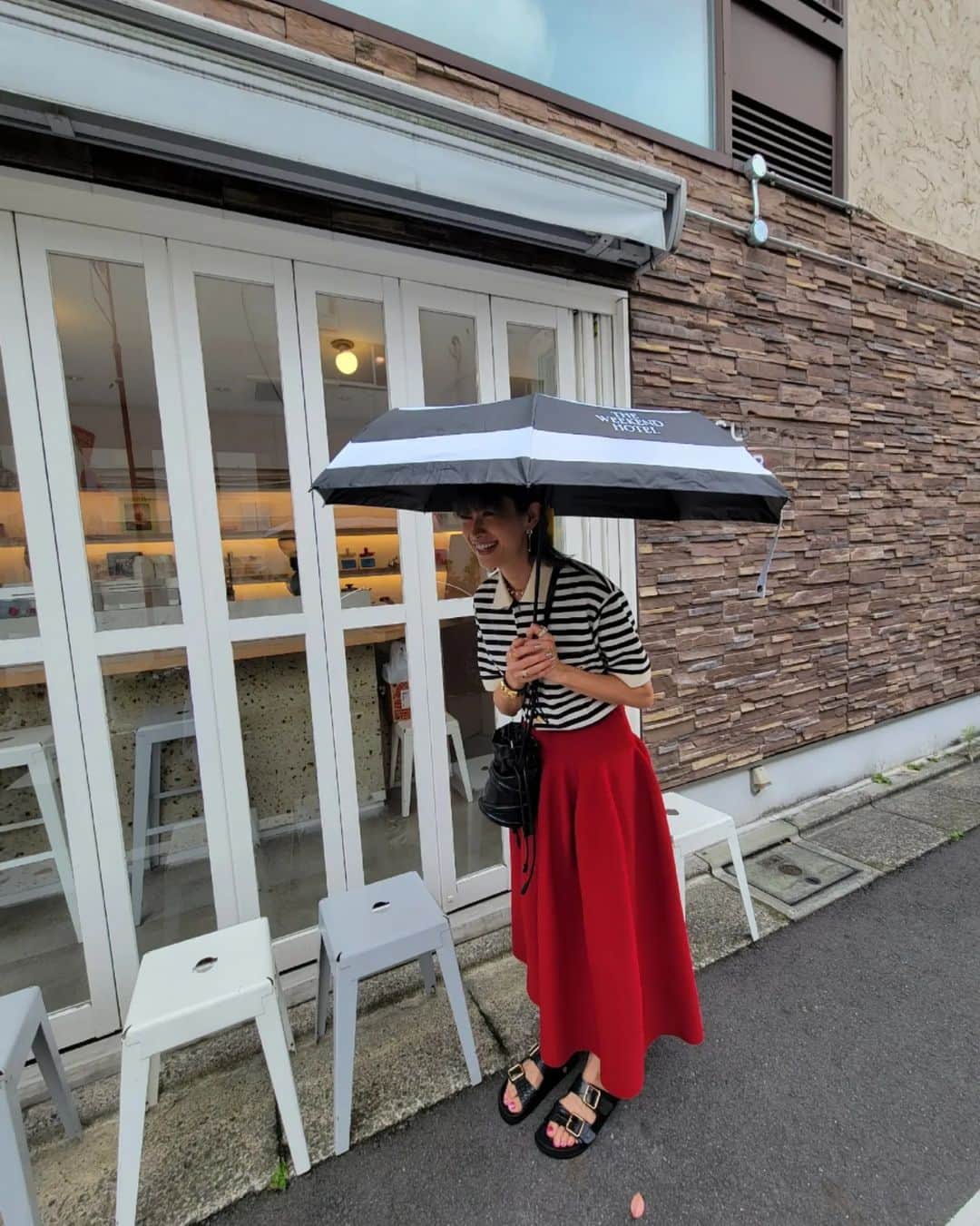 山田優さんのインスタグラム写真 - (山田優Instagram)「Good morning!!!!!!  朝晩は過ごしやすくなってきましたが、、、 まだまだ暑いですね。。。  日傘で暑さ対策しながら、暑さを乗りきりましょ♡ この傘、雨にも対応しているので、きゅうな雨にも大丈夫‼️ 鞄にいつも忍ばせておくと便利～😍  で。 #ゆうのしふく  #outfit  #tops @gucci  #skirt  @cfcl_official  #sandals @birkenstock_jp @rickowensstoretokyo  #bag @alexandermcqueen  #umbrella @the_weekend_hotel #傘」9月16日 9時34分 - yu_yamada_