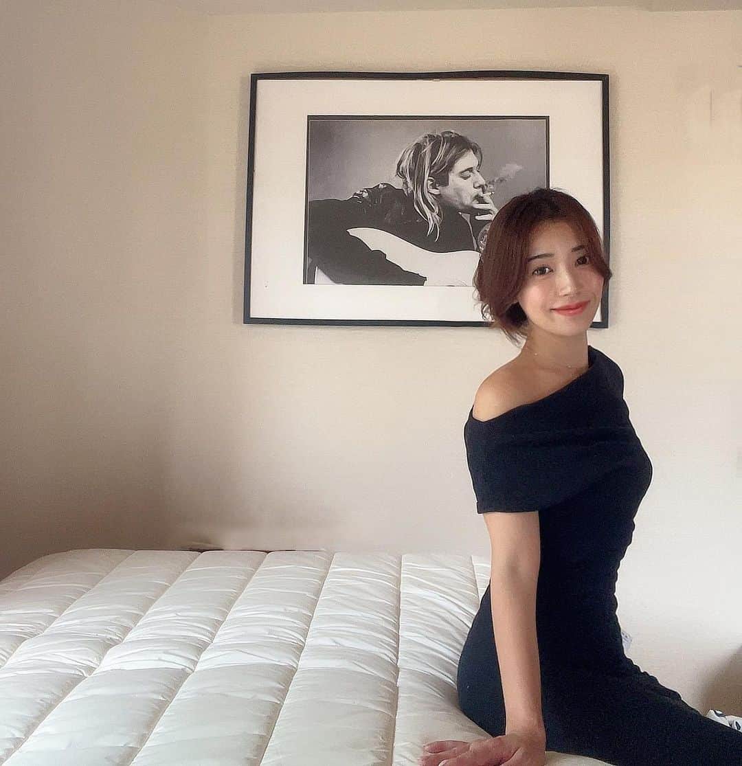 中村かなさんのインスタグラム写真 - (中村かなInstagram)「☁️ ・ ・ 最近お布団をチェンジしました✨ ・ 極厚17cmの大ボリュームで 腰への優しさにとことんこだわった ☁️ 雲のやすらぎプレミアム ☁️ ・ このお布団に変えてから 寝るのがとっても楽しみ...😪💓 朝起きて体の痛みがないことに 毎朝感動しています さらに短時間でも熟睡できるのです ・  私は反り腰の腰痛持ちなので 今までのお布団だと 朝起きて体が痛いし 寝起きからだるかったのです🤣 ・ 睡眠時の悩みが多かったからこそ 毎朝の感動がすごいです🤣☁️ ・ ・ ・ PR @kumoyasu_official #雲のやすらぎプレミアム #敷布団 #マットレス #三つ折りマットレス #寝具 #睡眠 #ベッドルーム #腰痛 #反り腰 #布団 #快眠 #安眠 #おうち時間 #おうち時間を楽しむ」9月16日 11時13分 - k777pime