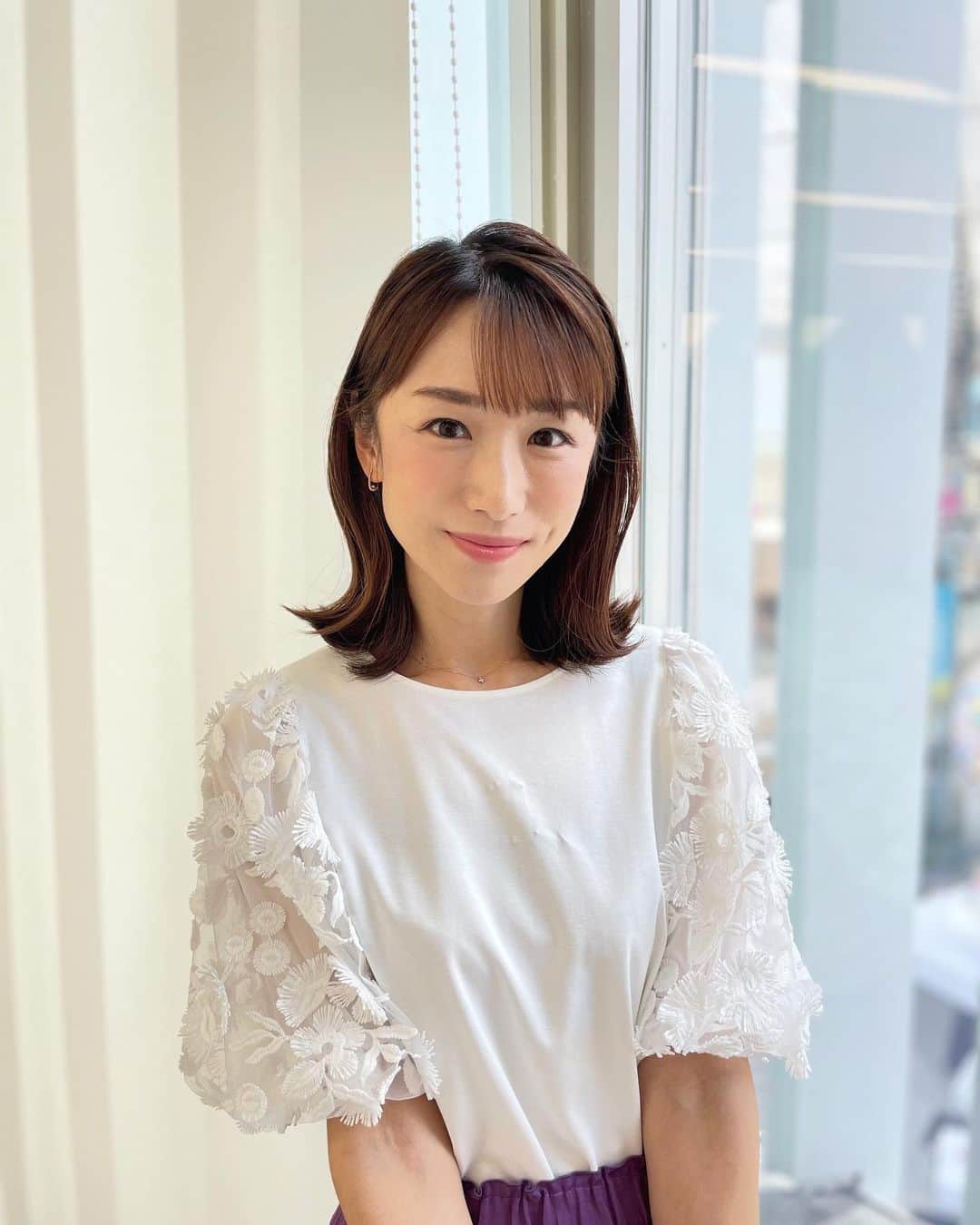 堂真理子さんのインスタグラム写真 - (堂真理子Instagram)「放送中の「ワイド！スクランブル」、今日の衣装は、  ☆ブラウス,スカート… #ノーリーズ ☆アクセサリー… #ete  でした👗✨袖の部分は花のデザインで、素敵でした💐 午後も頑張りましょう❣️   #大下容子ワイドスクランブル #ワイドスクランブル #ニュース #テレビ朝日  #堂真理子 #アナウンサー #アナウンサー衣装 #番組衣装」9月16日 12時09分 - mariko_do