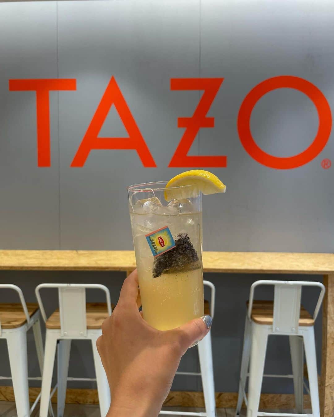 NANAMIさんのインスタグラム写真 - (NANAMIInstagram)「「TAZO chai tea cafe & bar GINZA」のプレオープンに行ってきました🫖💛  アメリカ発のティーブランド　@tazo_japan  の クラシック チャイティーラテベースを 使ったチャイづくしのメニューが楽しめるカフェ。 追いスパイスで自分ごのみのカスタマイズができる TAZO クラシックチャイティー ラテとたっぷりのチャイがしみ込んだチャイフレンチトーストを🍯🫠🍴 チャイティーラテは4種類のミルクと 追いスパイスで自分好みでカスタマイズできるよ♡  そして18:00からはTAZOのチャイティーラテベースや リプトンの水出しアイスティーを使ったカクテルが 楽しめるTEA Barに🍸💚  　 チャイや紅茶好きな人も新しい楽しみ方が たくさんあるはず！！ みなさんもぜひ行ってみてね♡  @lipton_japan  #TAZO #Lipton #チャイティー #ティーカクテル #銀座 #sponsored」9月16日 17時43分 - nanami023