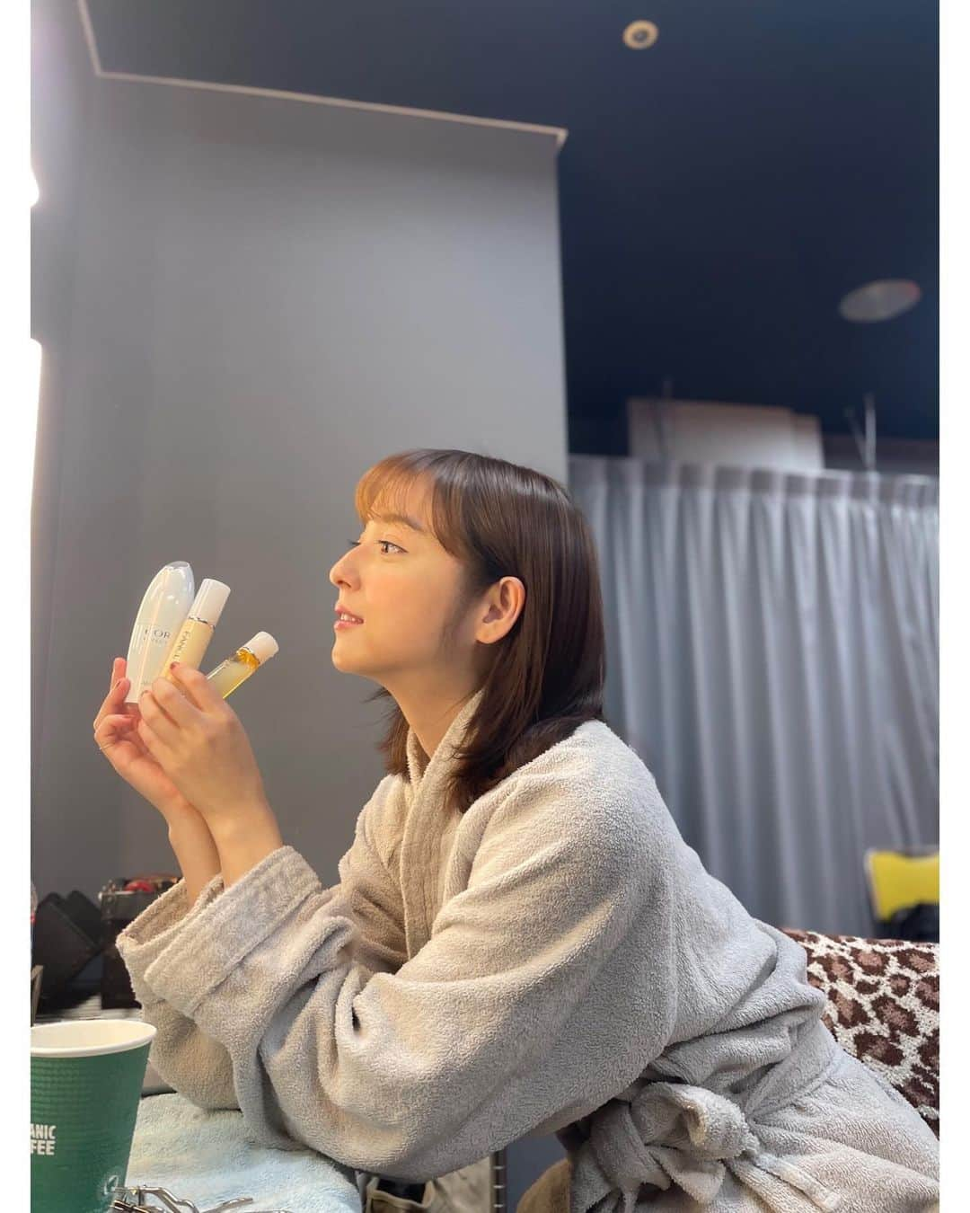 佐々木希さんのインスタグラム写真 - (佐々木希Instagram)「いつものセット。 普段もだけど、旅行にも本当に便利。 美容液のようなトロトロの化粧液で、お肌がモチモチに🍑 助かります！ #FANCL」9月16日 18時49分 - nozomisasaki_official