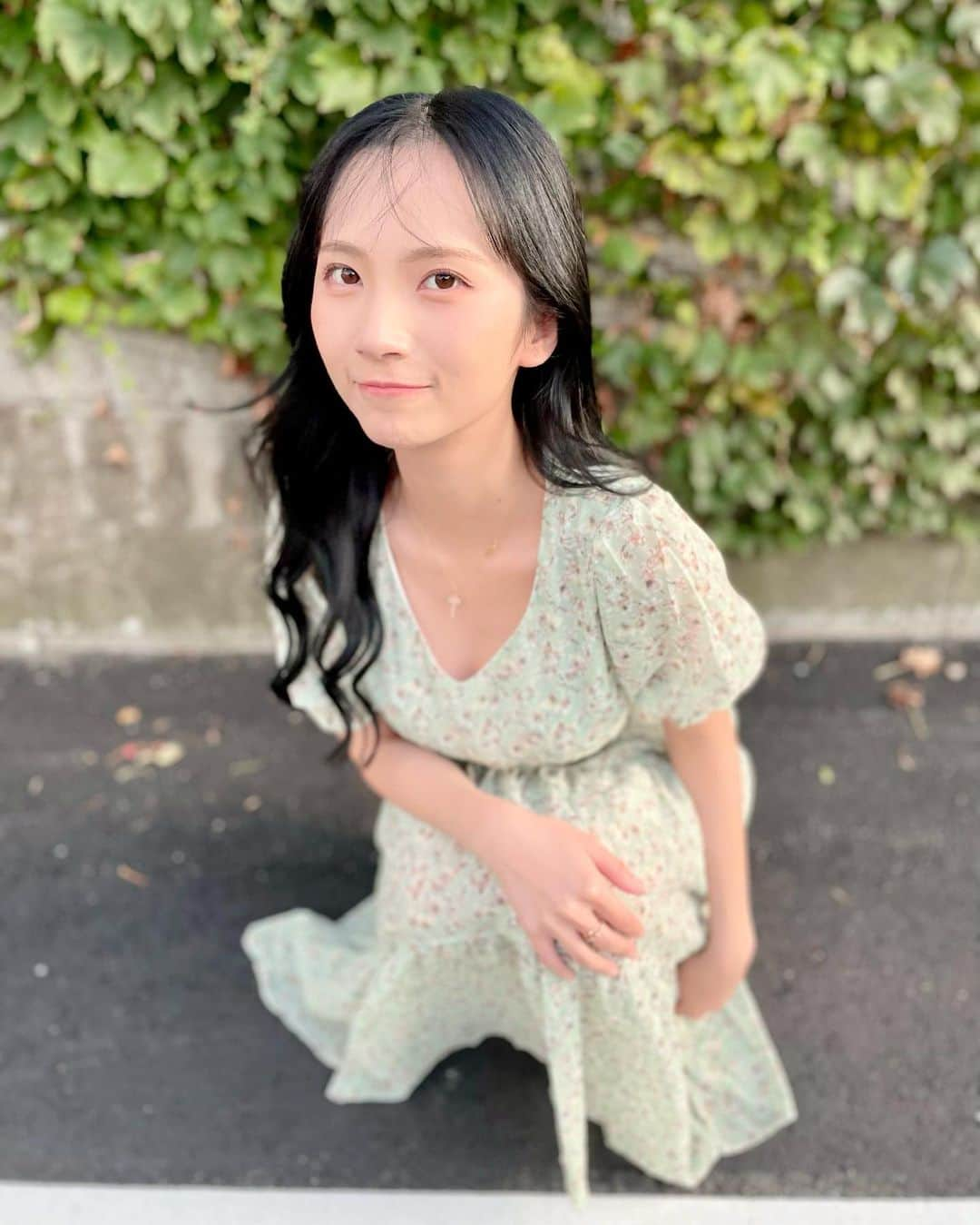 街山みほさんのインスタグラム写真 - (街山みほInstagram)「イイ匂いしそうな女の子💚 ⁡ ⁡ ~~~~~~~~~~~~~~~~~~~~~~~~~~~~~~~~~~~~~~~ ⁡ ⁡ 街山みほ 初主演映画 ⁡ 『ヘタな二人の恋の話』 ⁡ U-NEXTにて配信スタートしました👏✨ ⁡ 生きるのも恋もヘタな男女の7年間を描いています。 ⁡ ~~~~~~~~~~~~~~~~~~~~~~~~~~~~~~~~~~~~~~~  ⁡ ⁡ ◉2ndヘアヌード写真集『Eden』 2022/2/25~ 絶賛発売中です💞 ⁡ 大胆で開放的な内容になっています🤭 街山の脱ぎっぷりに驚かないでね..？ ⁡ ＼＼こちらも配信開始／／ 『#Eden オール未公開スペシャルEdition』 vol.1、vol.2、vol.3、vol.4  ハイライト『Eden』から飛べます♪ ⁡ 街山のグラビアがお好きな方は是非🤭✨ ⁡ ⁡ Photobook released 💞 Check out the highlight "Eden" ♪ ⁡ 寫真集發售💞看亮點“Eden“ ⁡ ⁡ ⁡ ＼＼発売中／／ ⁡ ◉2ndヘアヌード写真集『Eden』 ◉1stヘアヌード写真集『Scarlet』 ⁡ デジタル写真集 ◆「深窓」 ◆「秘宿」 ◆「潮騒」 ◆「秘宿／潮騒」１２０カット完全版 ◆「スペシャルEdition vol.１」 ◆「Scarlet スペシャルEdition vol.２」 ◆「Scarlet Max Edition １５０ページ完全版」 ⁡ ⁡  #街山みほ #写真 集『Eden』絶賛発売中です💓 7/1〜 #映画 『#ヘタな二人の恋の話 』U-NEXTにて配信中🎬 #女優 として、初の演技、初の主演を務めました！精一杯、頑張りましたので観てください✨#モデル #撮影 #美女 #美人 #可愛い女の子 #綺麗なお姉さん #ファッション #メイク #美肌 #美容 #美ボディ #美脚 #美尻 #水着 #japan #girl #beautiful #model #cute #可爱 #性感 #美丽 #真好 #攝影」9月16日 18時50分 - machiyamamiho