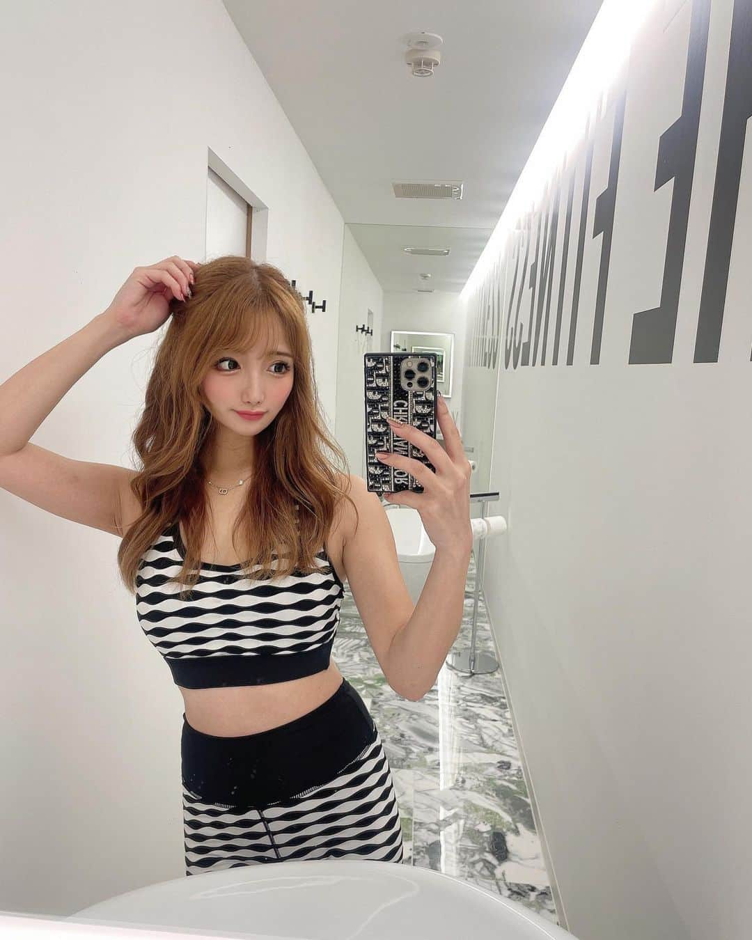 まゆぴちゅーさんのインスタグラム写真 - (まゆぴちゅーInstagram)「気になっていたジムにっ🏋️‍♀️‼︎  代官山にある綺麗なプライベートジム👶🏻♡  初めてパーソナルで行ってきたんだけど 内装めーーちゃ綺麗で、 着替えるとことトイレまでおしゃれで、 テンションあがった❤️❤️❤️  アメニティもAesopとかSHIRO とか置いてあったの🐶✨✨  機械もたくさんあるから いろんなトレーニングできるよ🏋️‍♀️  そしてトレーナーさんが とても気さくで話しやすくて そして丁寧に、優しくも厳しく 教えてくれるから効果凄そう❤️‍🔥  がんばるぞいっっ🫶🏻✨✨  ここ、男性会員も大大大募集してた！！！  パーソナルじゃなくて普通にでも🙆‍♀️ 気軽に通えるプライベートジムに したいそうですっ🏋️‍♀️❤️‍🔥  私はパーソナルでごりごりに いい身体にしてもらおと思います🙈💋  体験してみたい方DMとかコメントしてね♡ つなげます！！！！ . . . #代官山 #パーソナルジム #プライベートジム #ジム女子 #ジムウェア #トレーニング女子 #トレーニング動画 #トレーニングウェア #代官山ジム #尻トレ #ケツトレ #ヒップアップ」9月16日 21時01分 - mayu_03pichu