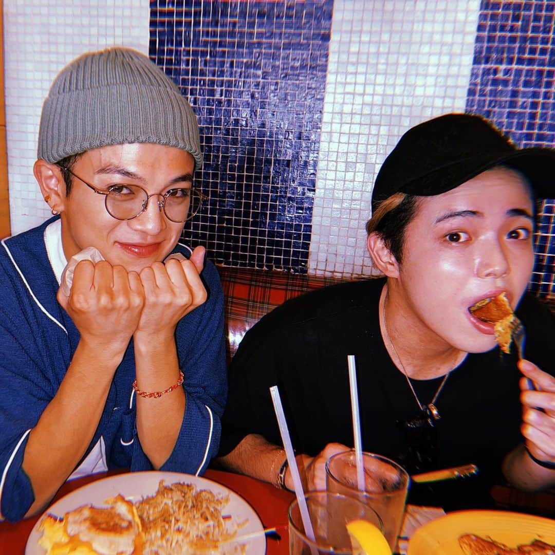 Travis Japan（トラジャ）さんのインスタグラム写真 - (Travis Japan（トラジャ）Instagram)「⁡ ⁡ ▼What we ordered Chaka: Mini egg muffin🍳 Shizu: French toast🍞 French fries🍟 ⁡ #TJgram #HollywoodTJ #Johnnys #TravisJapan」9月16日 23時18分 - travis_japan_official