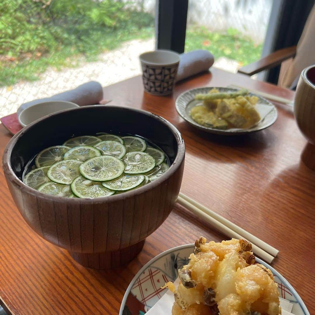 梅宮アンナさんのインスタグラム写真 - (梅宮アンナInstagram)「昨日のランチは、  @meguheart   めぐめぐとランチ✨💕  目黒区青葉台にある  お蕎麦屋さん  土山人さんです✨✨✨ 私はすだち蕎麦〜とかき揚げ✨✨  冷たいすだち蕎麦は、  10月末までだそうです😊😊👍  美味しいですよ〜  是非✨✨  #池尻大橋 #目黒区青葉台  #すだちそば  #めぐめぐ」9月17日 8時50分 - annaumemiya