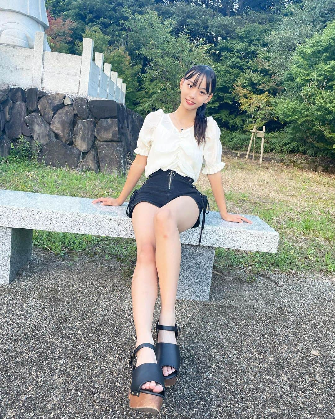 松本麗世さんのインスタグラム写真 - (松本麗世Instagram)「♡ 冠岳展望公園🧚‍♀️ ♡ めっちゃたかーい𓏗𓏗´- 日本一の徐福石像 ここからの景色も最高！ ♡ ♡  #松本麗世 #matsumotoreiyo #ファッション #モデル #短パンコーデ  #短パン女子 #shein  #いちき串木野市 #冠岳展望公園  #日本一の徐福像 #鹿児島 #ポニーテール #女子学生 #学生 #冠岳 #ポニーテール女子  #景色の良い公園」9月17日 13時12分 - reiyo.matsumoto