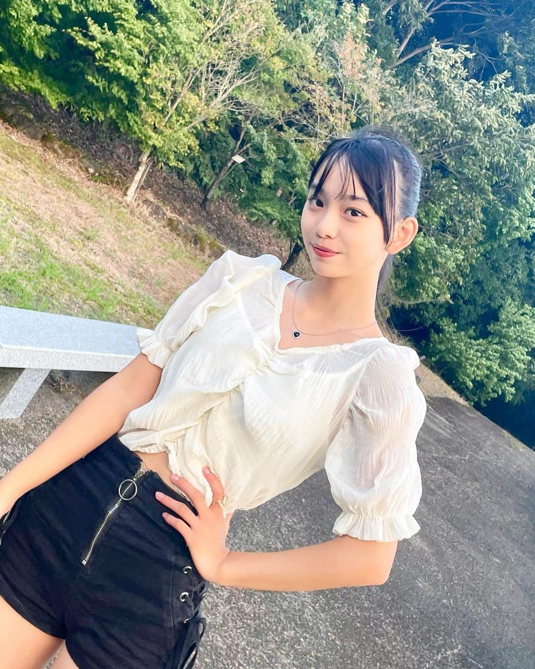 松本麗世さんのインスタグラム写真 - (松本麗世Instagram)「♡ 冠岳展望公園🧚‍♀️ ♡ めっちゃたかーい𓏗𓏗´- 日本一の徐福石像 ここからの景色も最高！ ♡ ♡  #松本麗世 #matsumotoreiyo #ファッション #モデル #短パンコーデ  #短パン女子 #shein  #いちき串木野市 #冠岳展望公園  #日本一の徐福像 #鹿児島 #ポニーテール #女子学生 #学生 #冠岳 #ポニーテール女子  #景色の良い公園」9月17日 13時12分 - reiyo.matsumoto