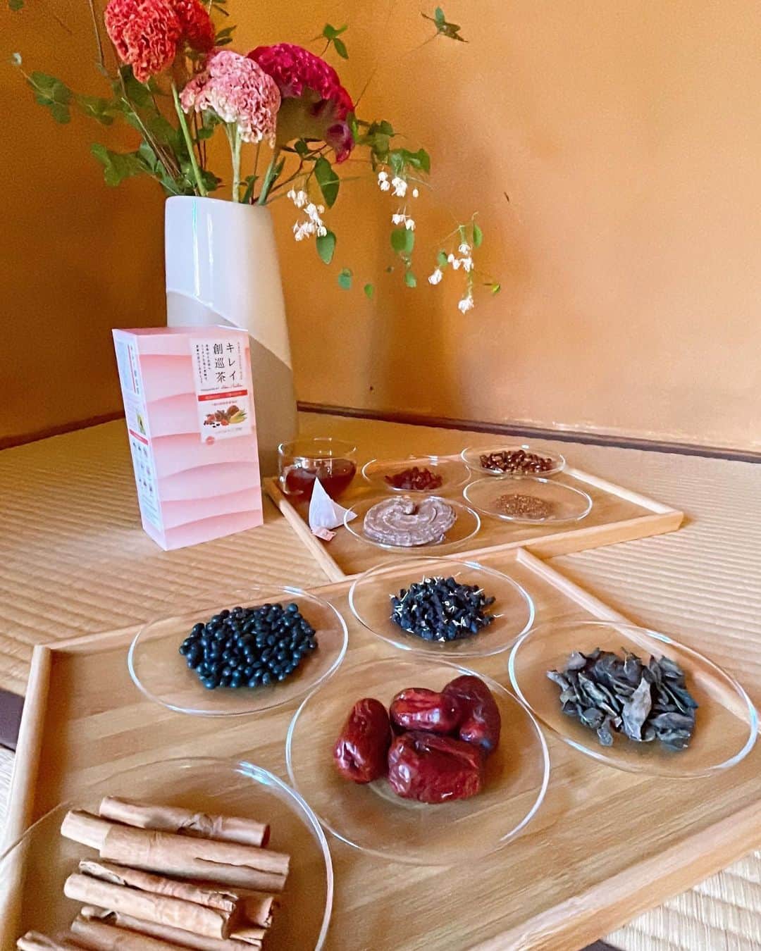 水谷雅子さんのインスタグラム写真 - (水谷雅子Instagram)「昨日お茶と瞑想イベントに行って来ました！😊 女性特有の悩みに寄り添う漢方茶🫖✨✨ お茶を通じた養生習慣を体験するイベントです。 マインドフルネスの先生による瞑想体験をして、その後漢方薬剤師の先生のお話を聞きました。 #漢方茶#瞑想#イベント# #こころとからだの健康  #からだの巡り#キレイ創巡生活#pr #漢方#養生#ルイボスティー #美味しいお茶 #水谷雅子#水谷雅子beautybook50の私  #水谷雅子の美容の秘訣シリーズ  @kireisojun_official」9月17日 15時28分 - mizutanimasako